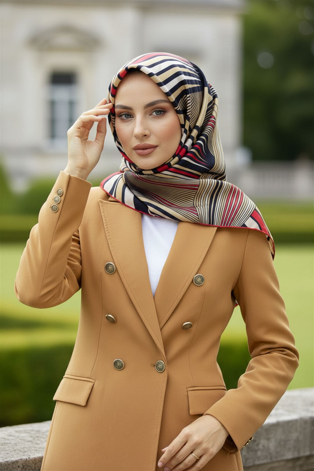 %100 Twill İpek Okyanus Dalgası Desenli Bej - Kırmızı Renkli 90x90 Eşarp Kenar Dikiş Şekli El Dikişli