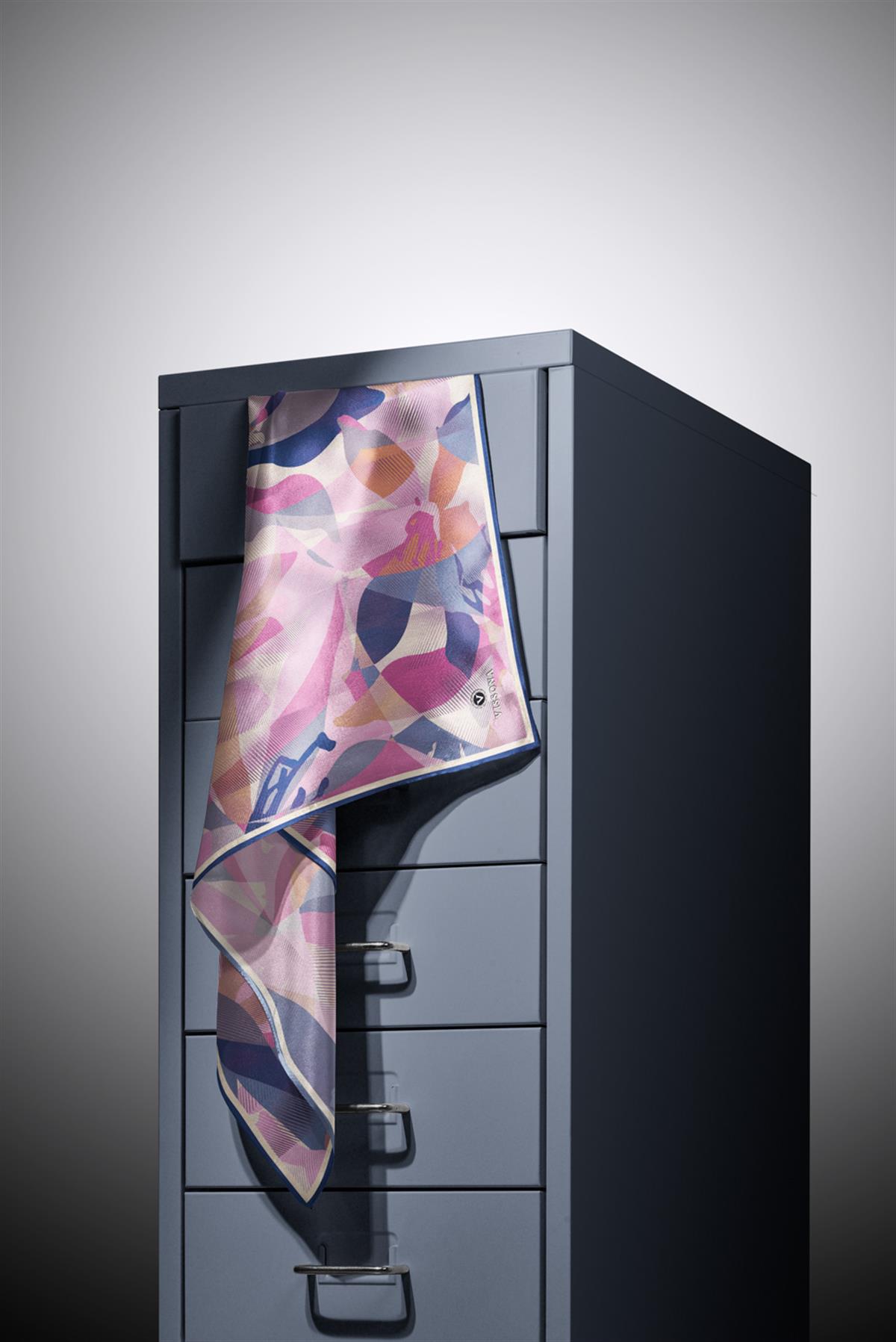 %100 Twill İpek Çiçek Desenli Pembe - İndigo Renkli 90x90 Eşarp Dikim Şekli : El Dikişi