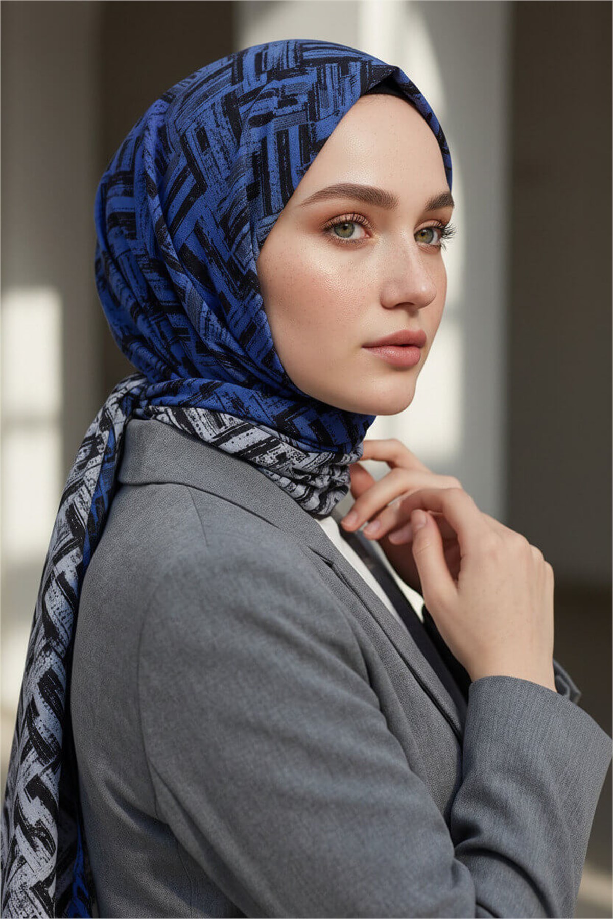 KREP DEGRADELİ ÇİZGİ DESENLİ SAKS RENKLİ 75X195 KIRIŞMAZ ŞAL