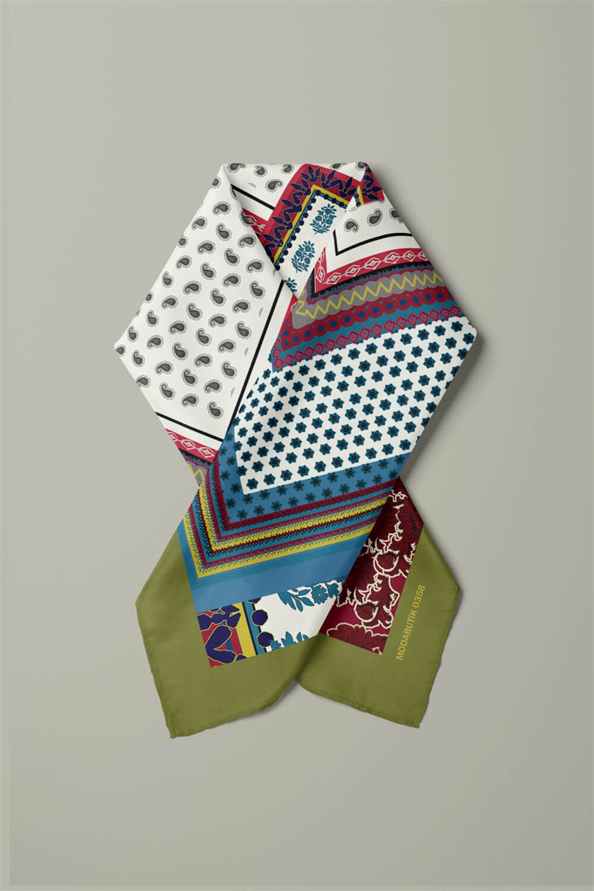 Violla Kadın Patchwork Desenli Bandana 50x50 Kırmızı Mavi DG0358-22