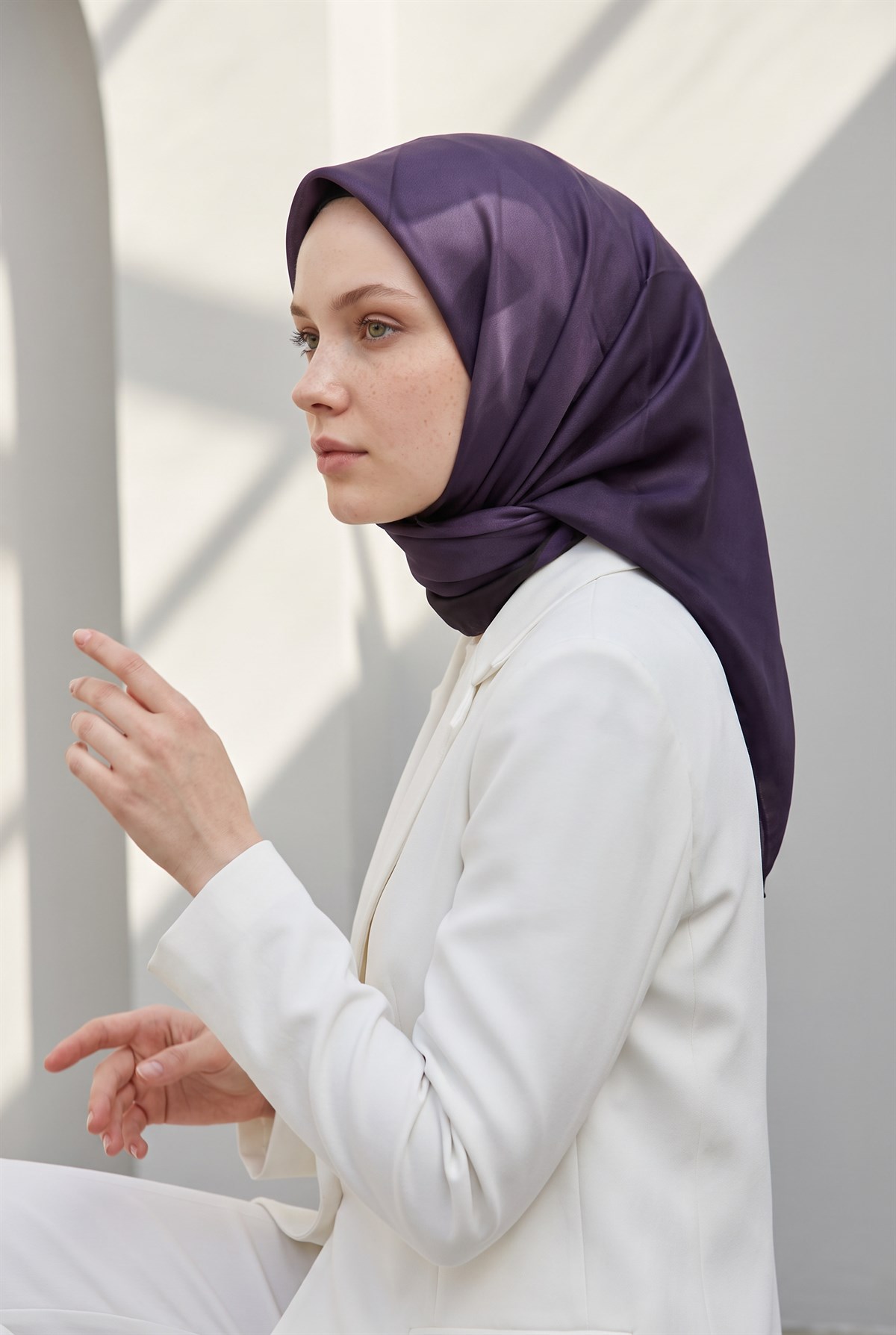 %100 Twill İpek Gül Desenli Lila Renkli 90x90 Eşarp Dikim Şekli : El Dikişi