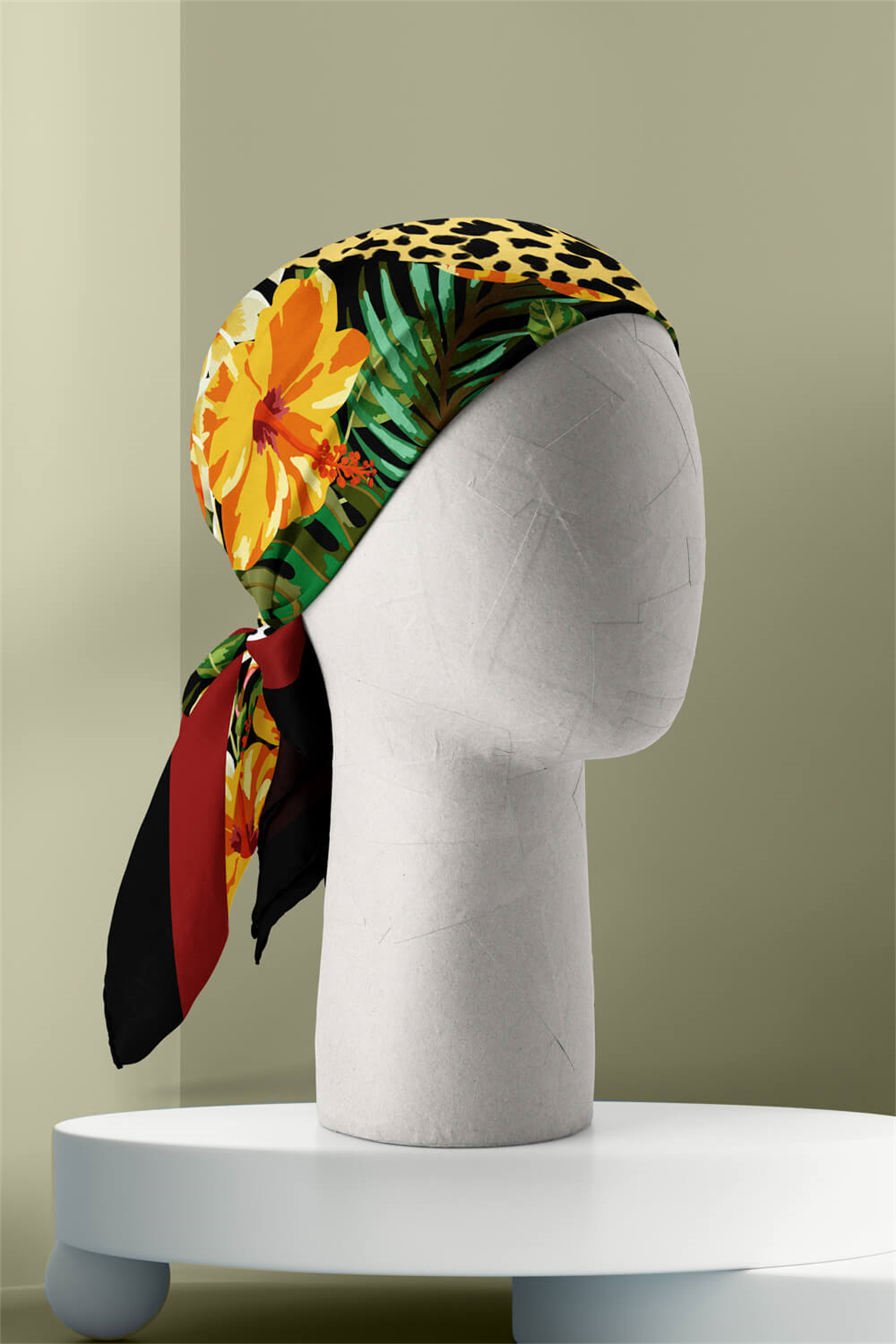 Kadın Turuncu Siyah Beyaz Çiçek Desenli 50x50 Bandana