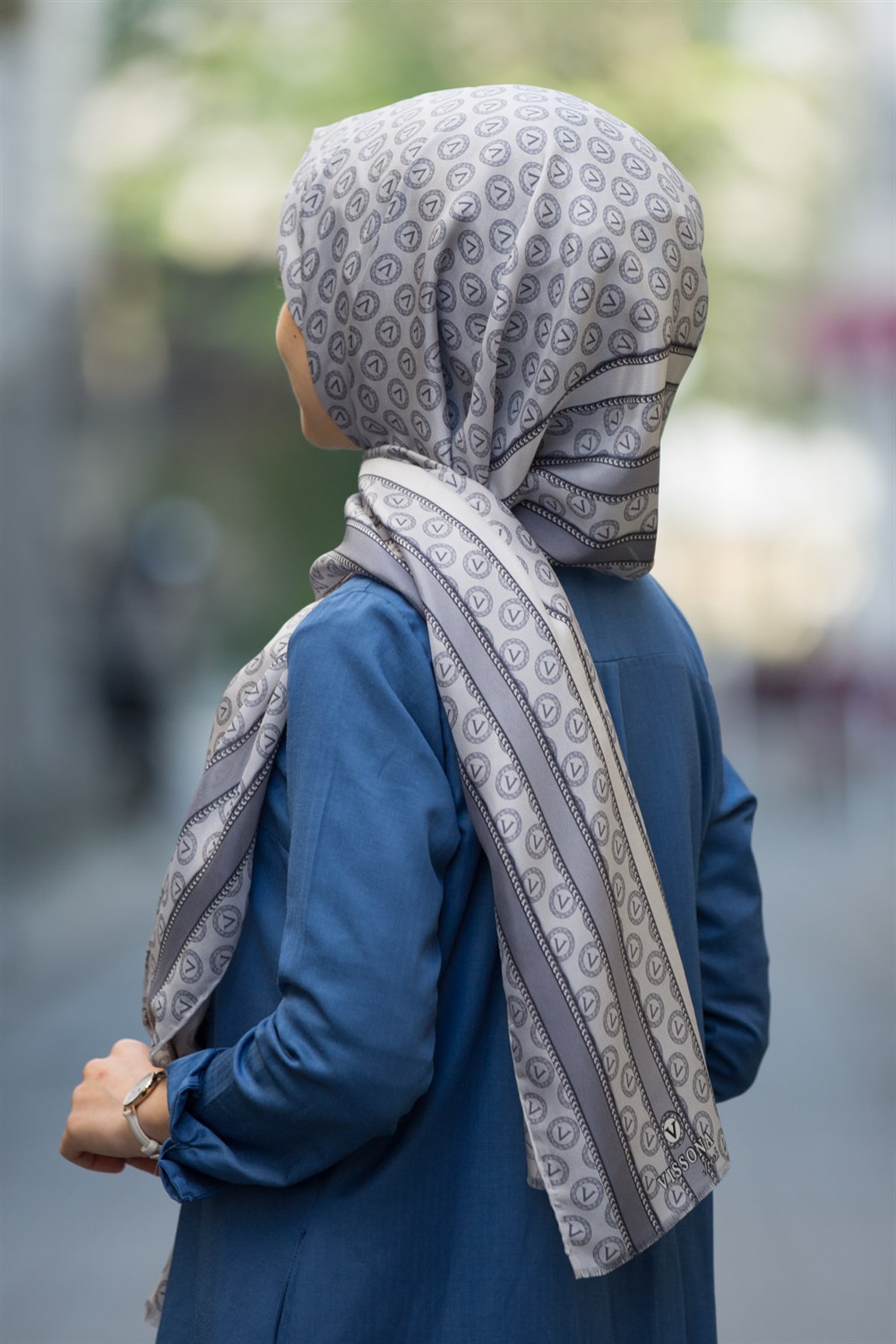 %100 İpek Monogram Desenli Gümüş - Gri Renkli 92x210 Şal