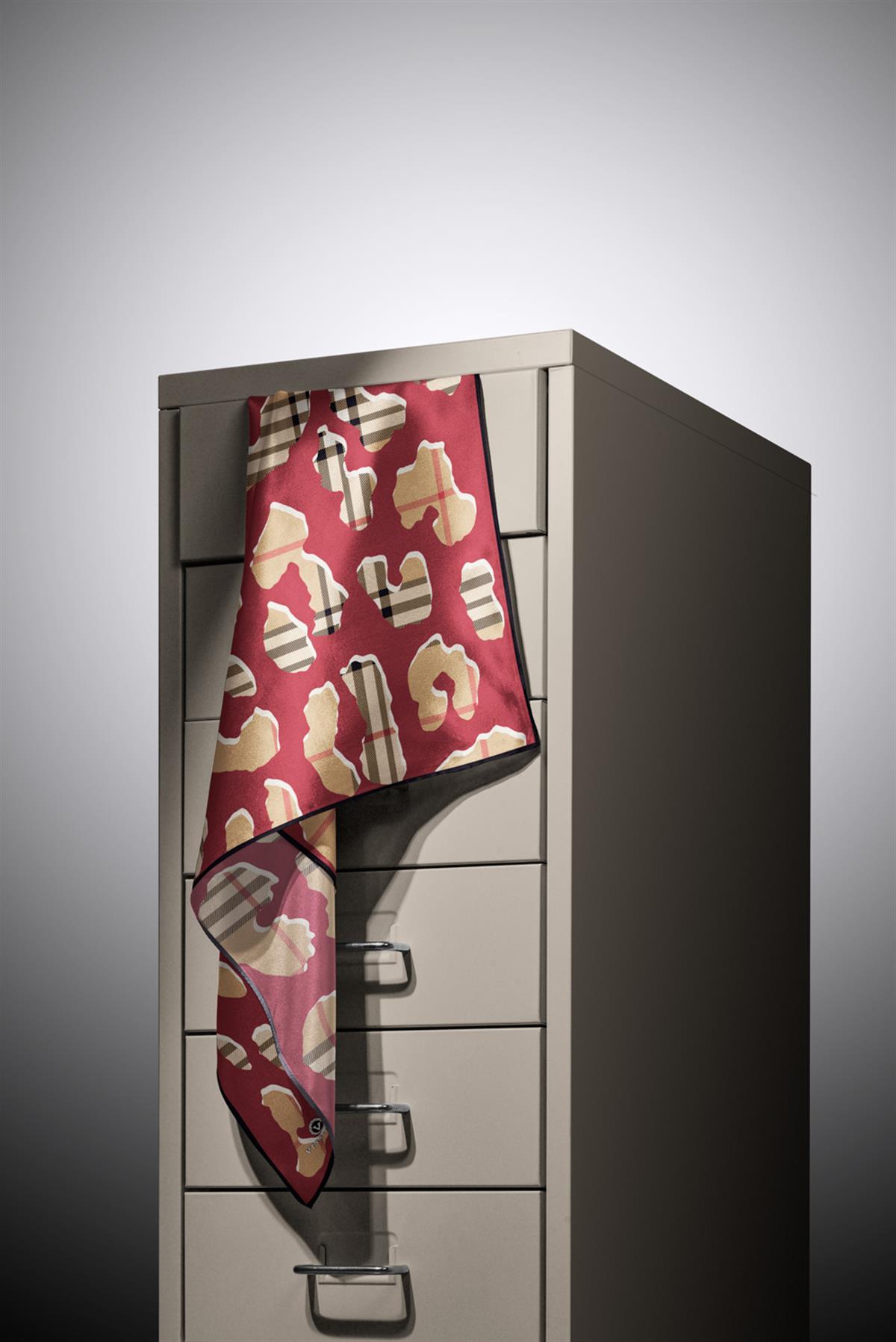 %100 Twill İpek Leopar Desenli Bordo - Bej Renkli 90x90 Eşarp Dikim Şekli : El Dikişi