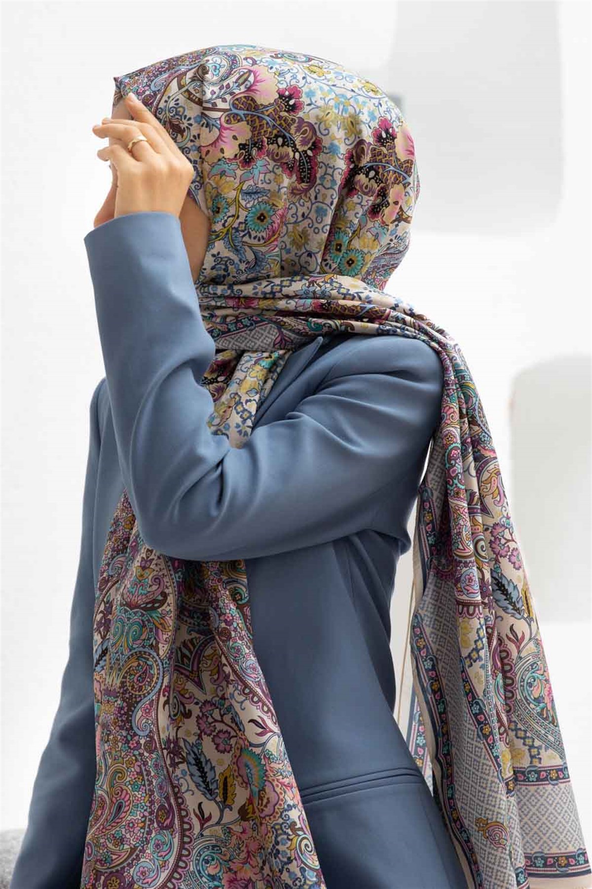 %100 İPEK ETRO DESENLİ KREM - MÜRDÜM RENKLİ ŞAL