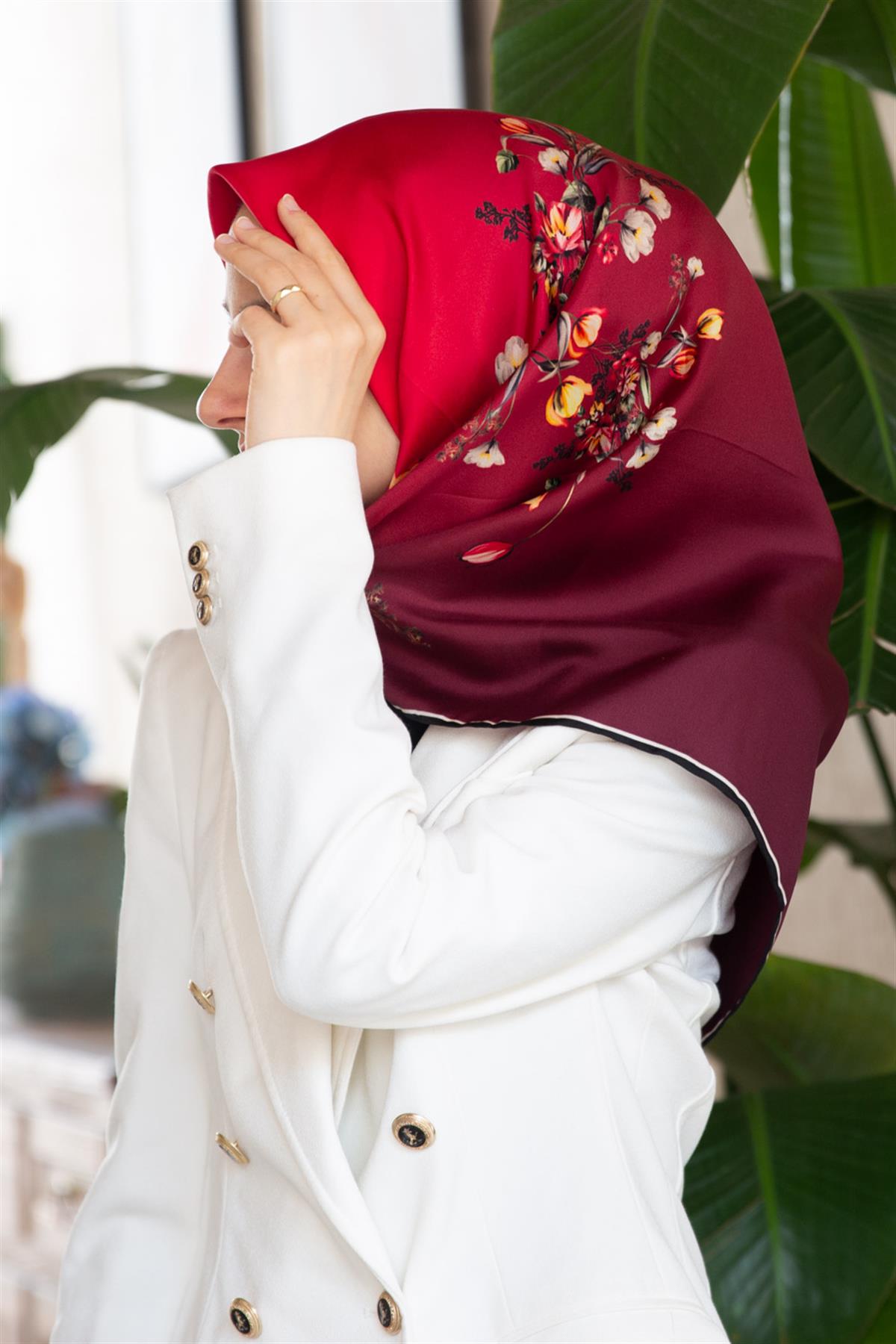 %100 Twill İpek Sonsuz Çiçek Desenli Bordo Renkli 90x90 Eşarp Dikim Şekli : El Dikişi