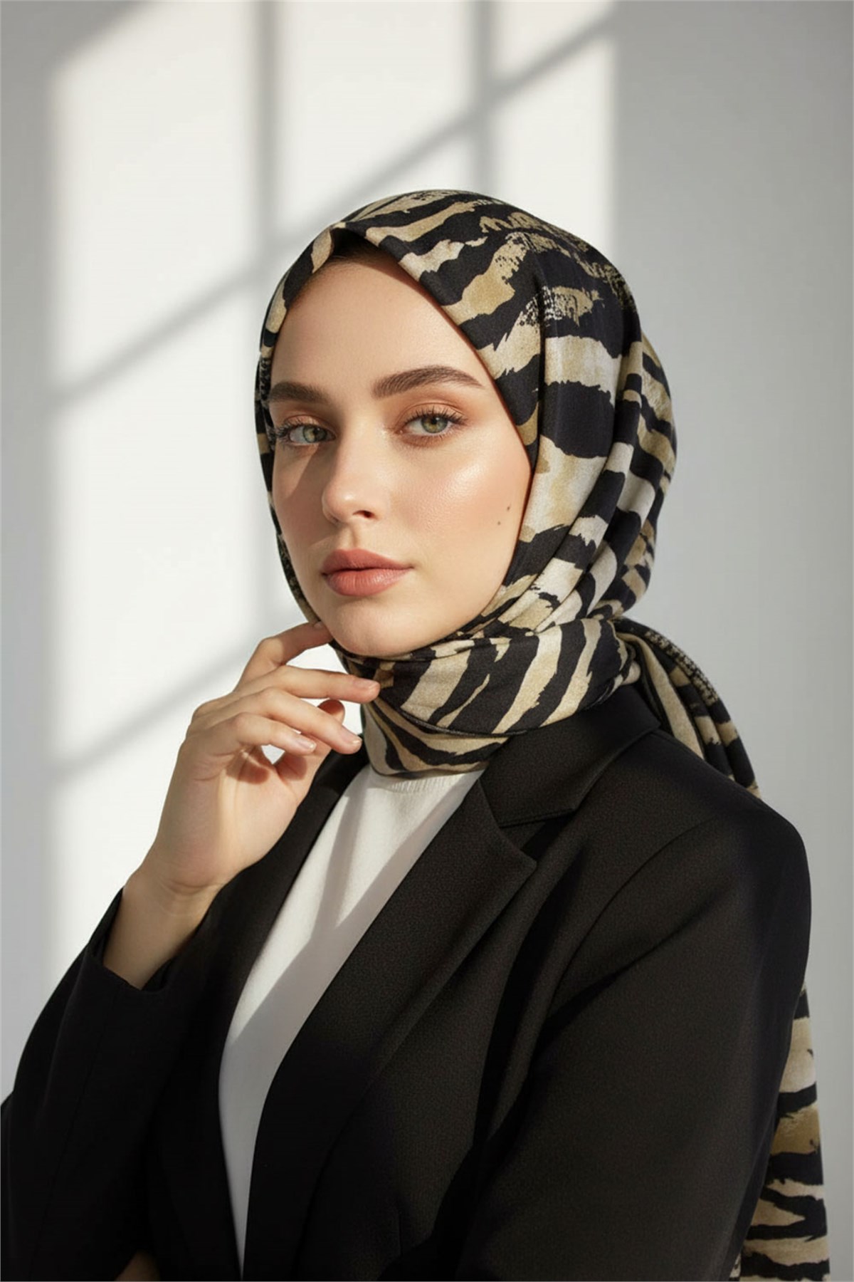 KREP ZEBRA DESENLİ BEJ - SİYAH RENKLİ 75X195 KIRIŞMAZ ŞAL