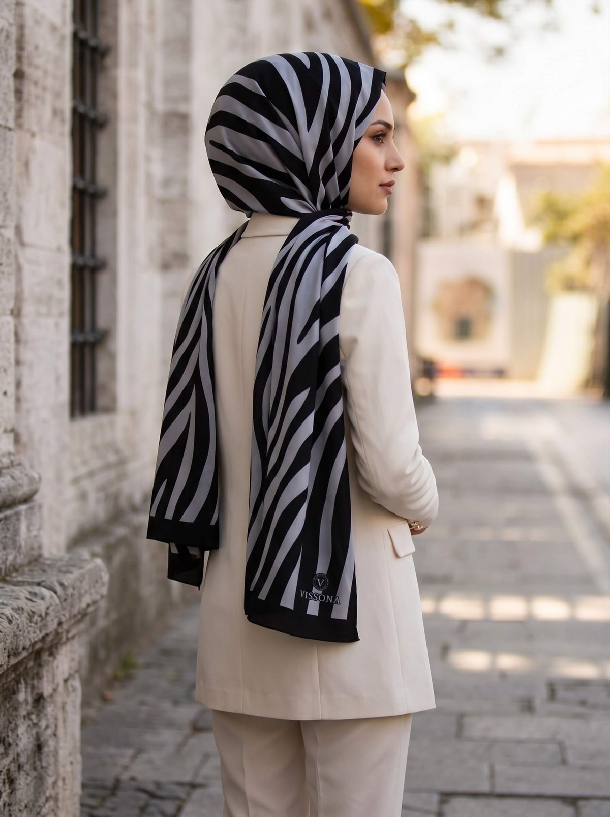 KREP KIRIŞMAZ ŞAL ZEBRA DESENLİ SİYAH - GRİ RENKLİ 75X195
