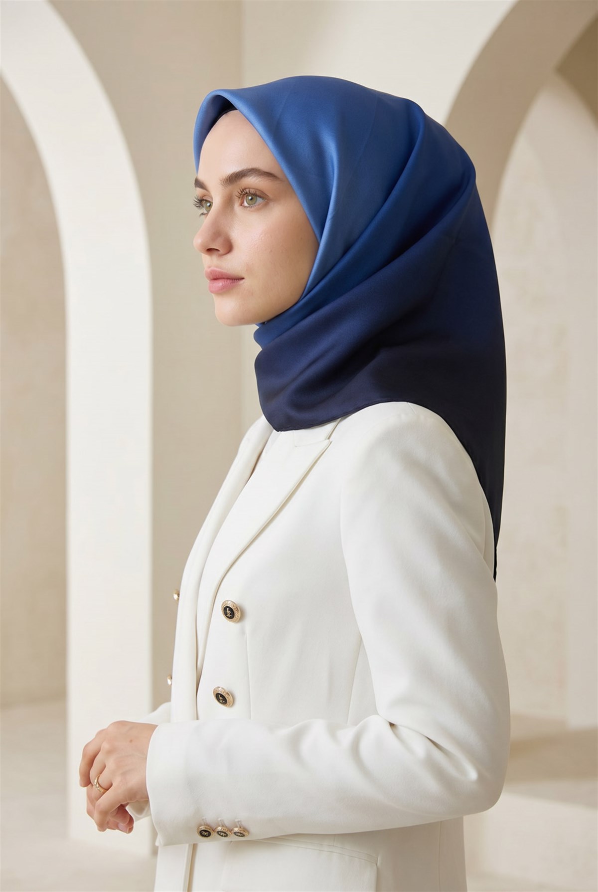 %100 Twill İpek Degrade Desenli Lacivert - Buz Mavisi Renkli 90x90 Eşarp Dikim Şekli : El Dikişi