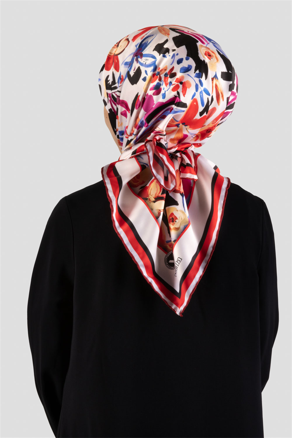 Rayon Çiçek Desenli Kırmızı Renkli 90x90 Dikim Şekli : El Dikişi Eşarp (İpek İçermez)