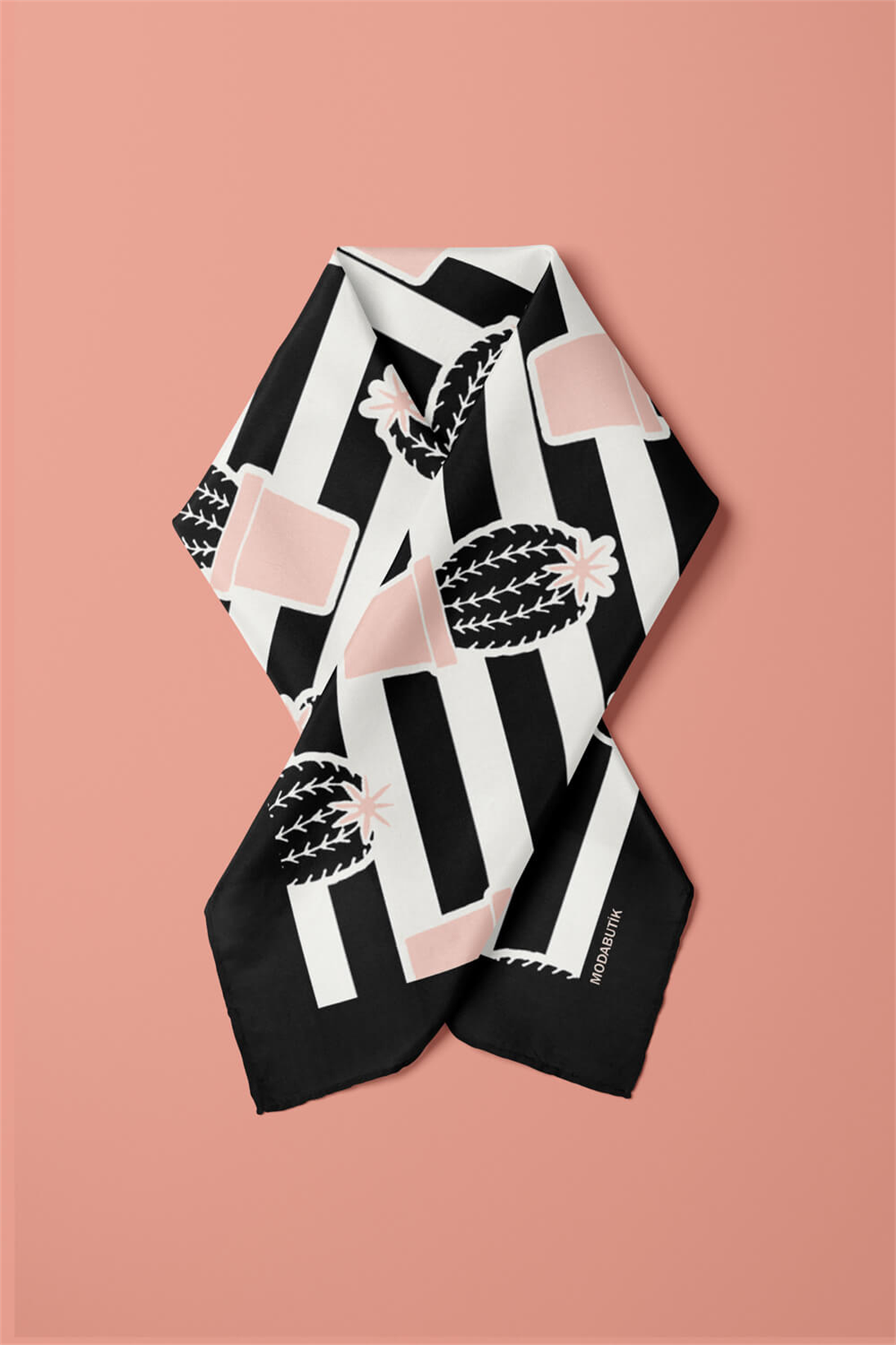 Kadın Kaktüs Desenli Bandana 50x50 Siyah Pudra DG0148-22 Snz