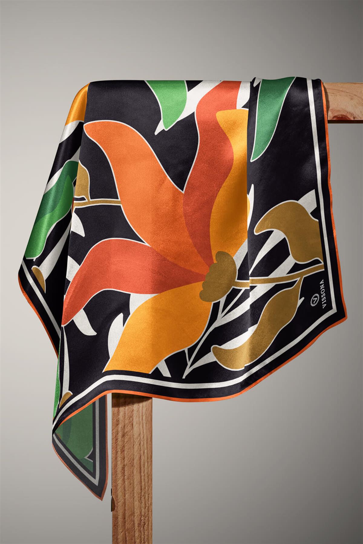 %100 Twill İpek Yaprak Desenli Turuncu - Zümrüt Yeşili Renkli 90x90 Eşarp Dikim Şekli : El Dikişi