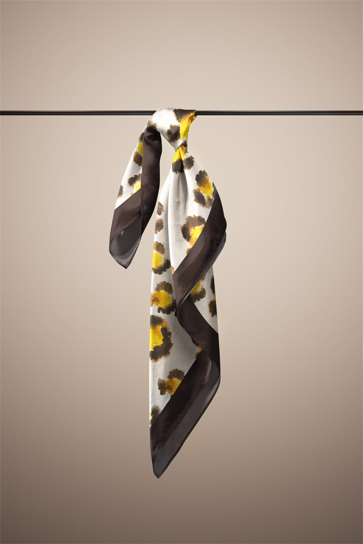 D49 Kadın Egzotik Desenli Bandana 50x50 Sarı DG0287-22