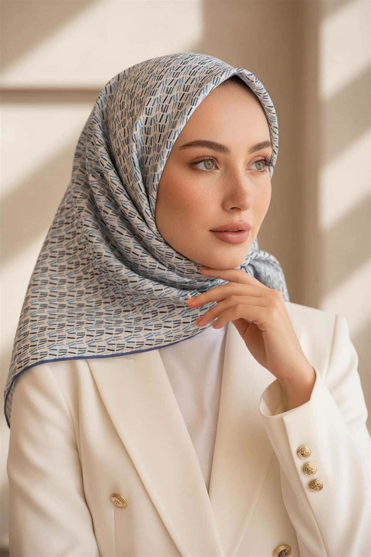 %100 Twill İpek Çizgi Desenli İndigo - Gri Renkli 90x90 Eşarp Dikim Şekli : El Dikişi