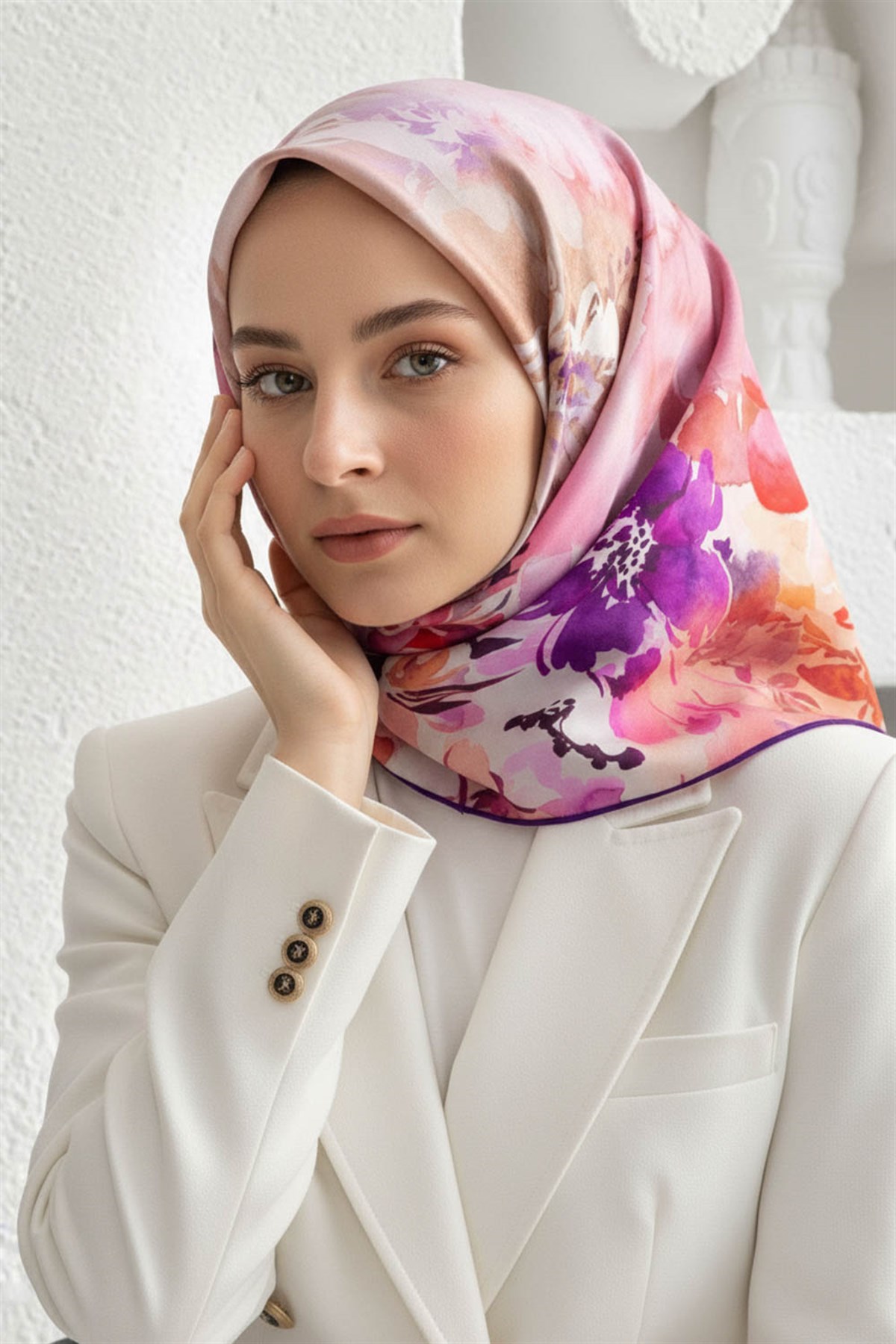 %100 Twill İpek Çiçek  Desenli Mor Renkli 90x90 Eşarp Dikim Şekli : El Dikişi