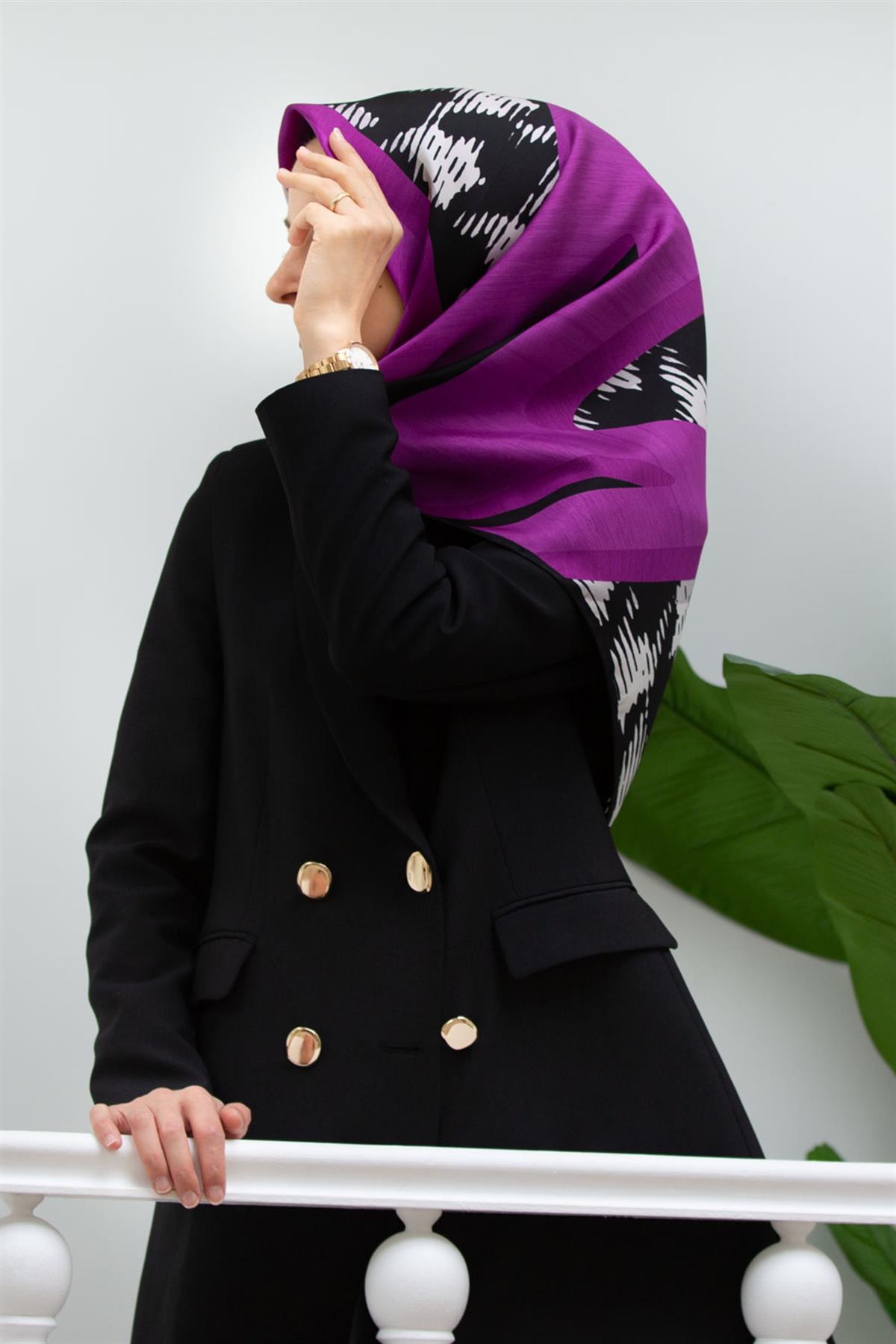 %100 Twill İpek Kazayağı Desenli Fuşya - Siyah Renkli 90x90 Eşarp Kenar Dikiş Şekli El Dikişli