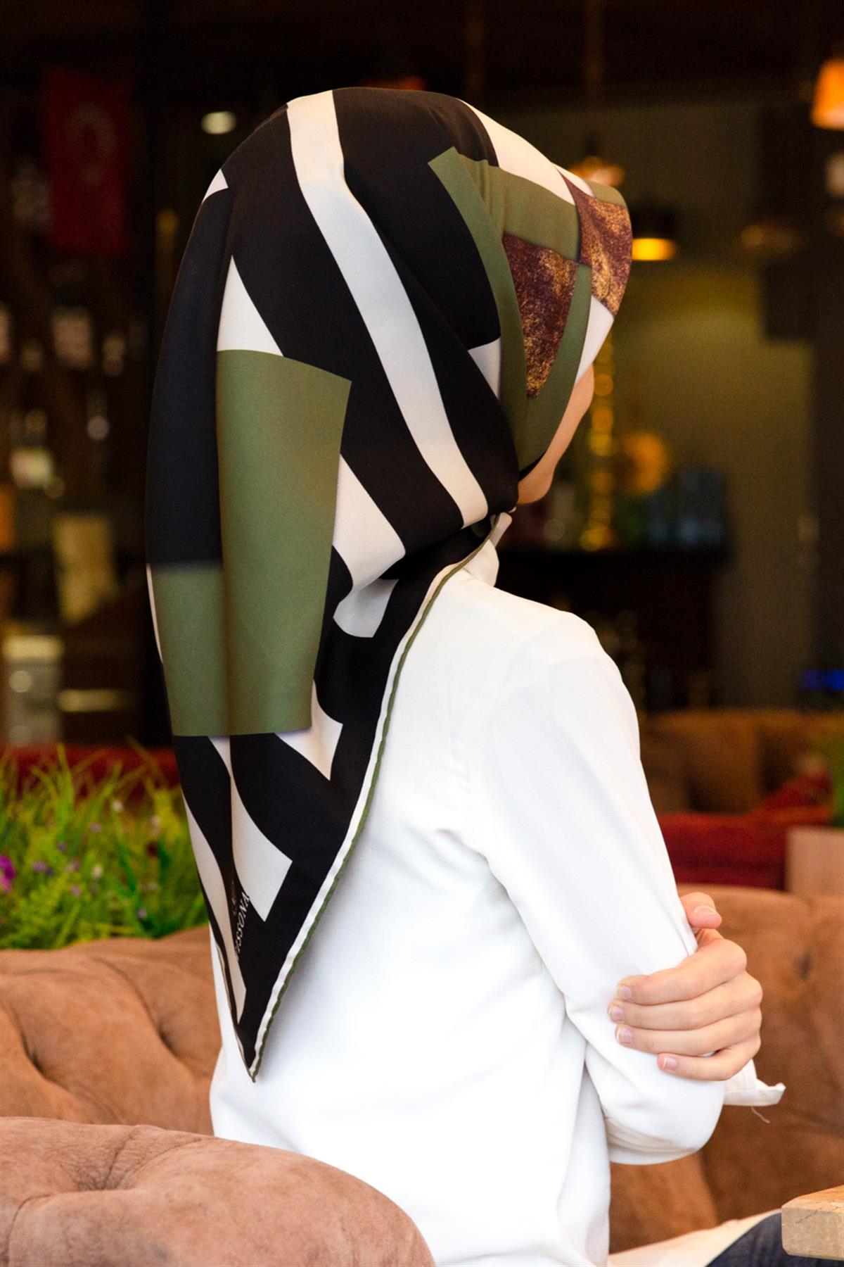 %100 Twill İpek Karo Desenli Haki - Siyah Renkli 90x90 Eşarp Dikim Şekli : El Dikişi