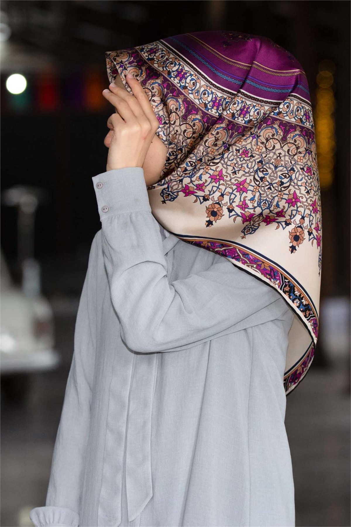 %100 Twill İpek Şal Desenli Mürdüm Renkli 90x90 Eşarp Dikim Şekli : El Dikişi