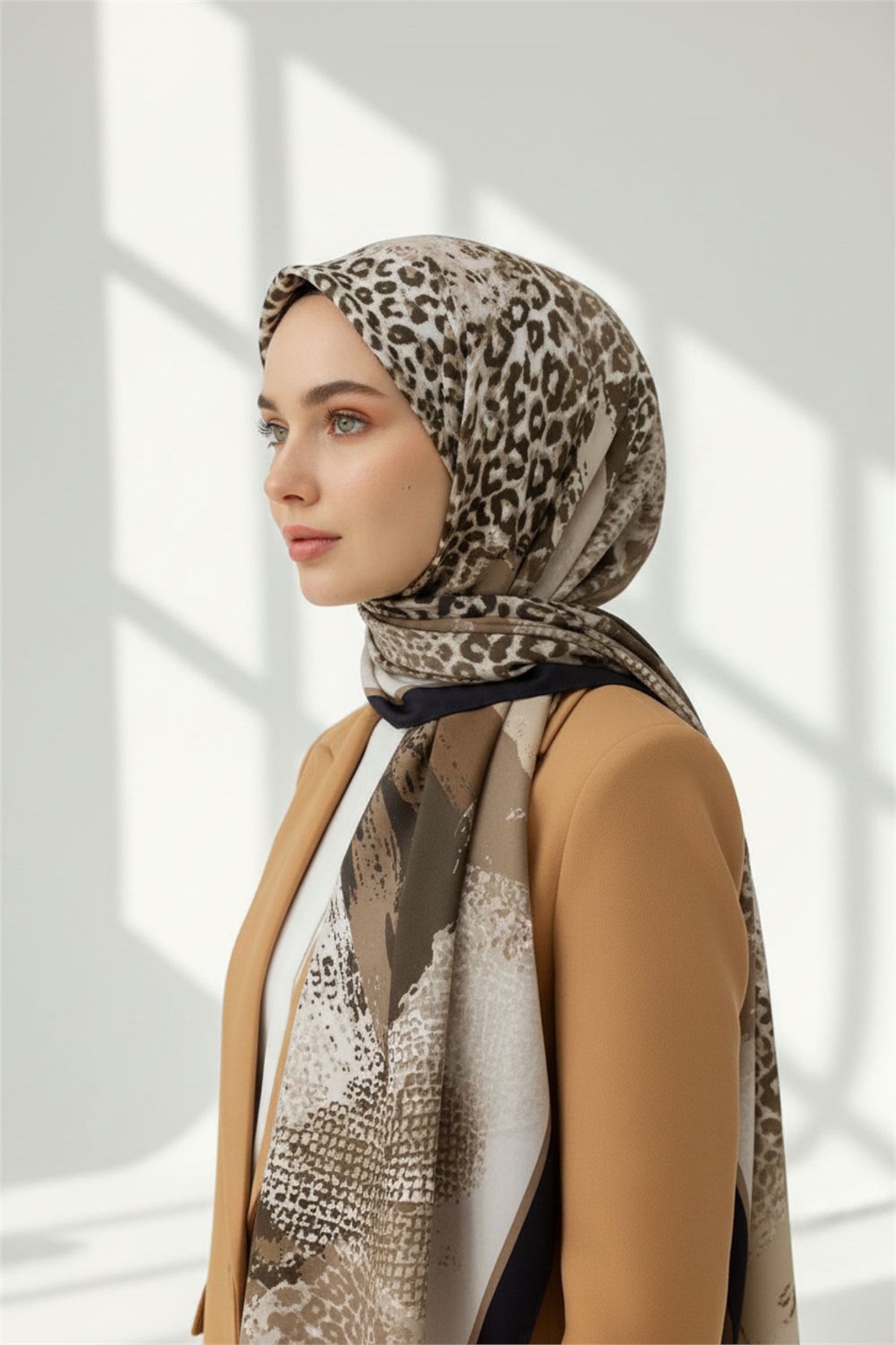 KREP LEOPAR DESENLİ BEJ - SİYAH RENKLİ 75X195 KIRIŞMAZ ŞAL
