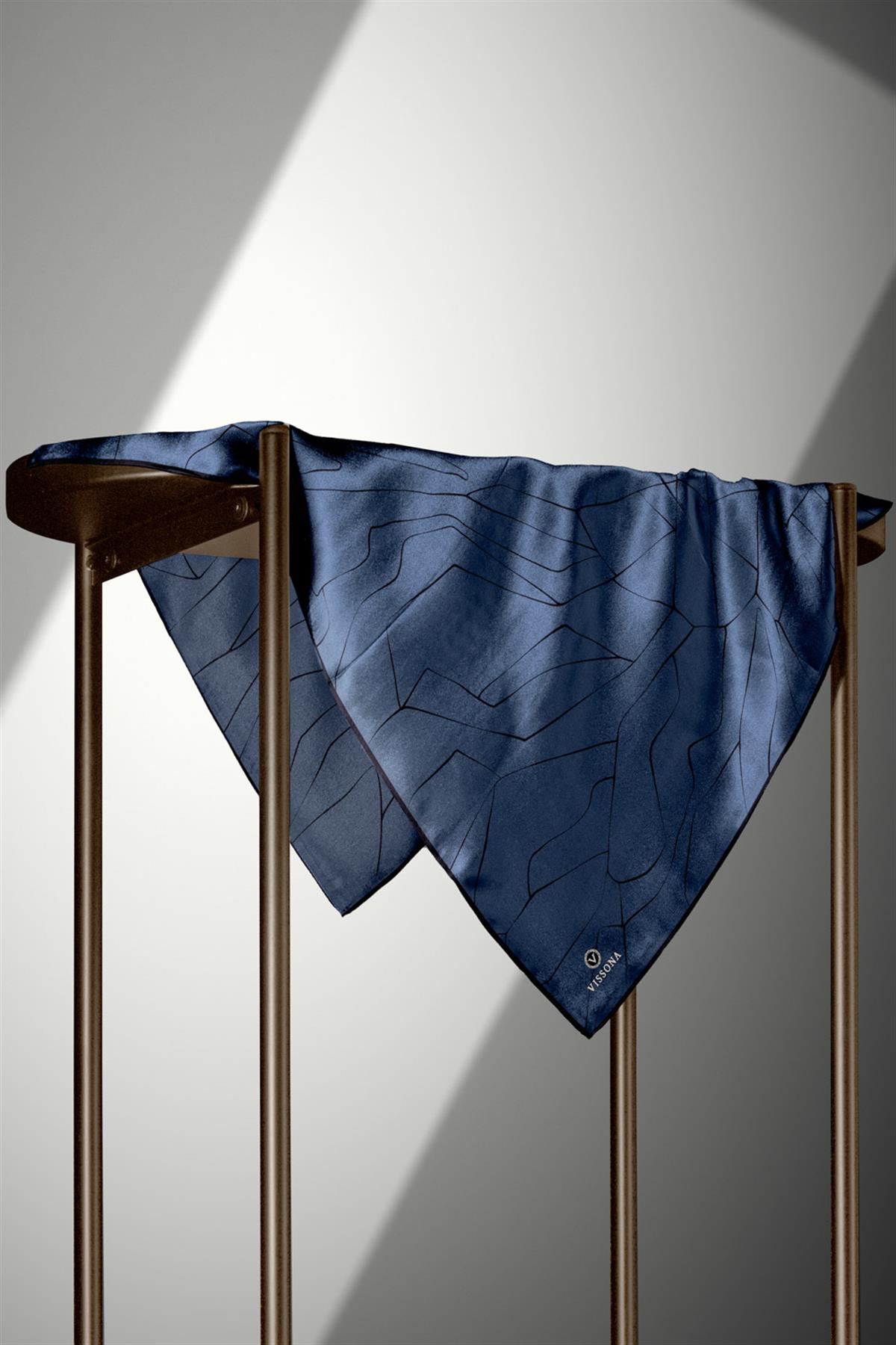 %100 Twill İpek Çizgi Desenli İndigo - Siyah Renkli 90x90 Eşarp Dikim Şekli : El Dikişi