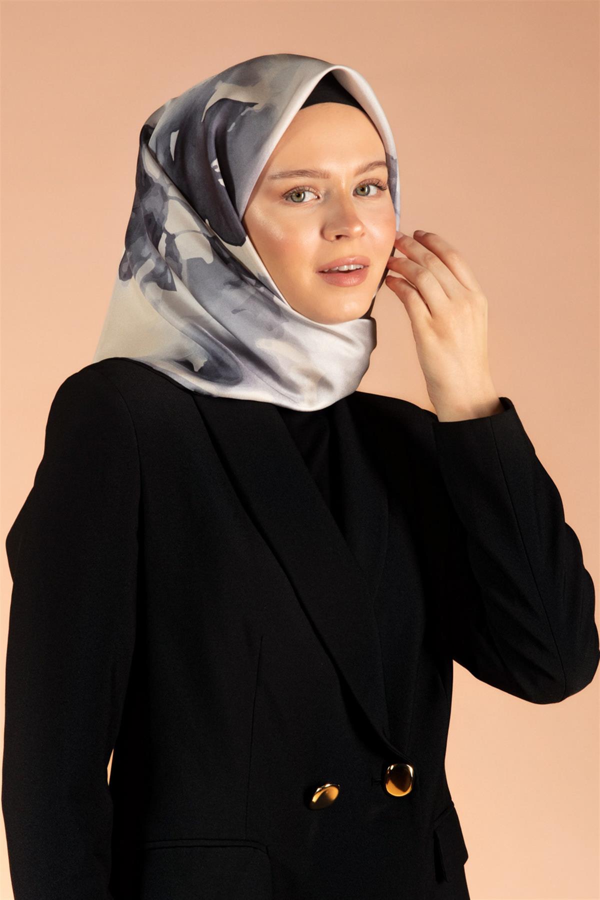 %100 Twill İpek Yaprak Desenli Gri Renkli 90x90 Eşarp Dikim Şekli : El Dikişi