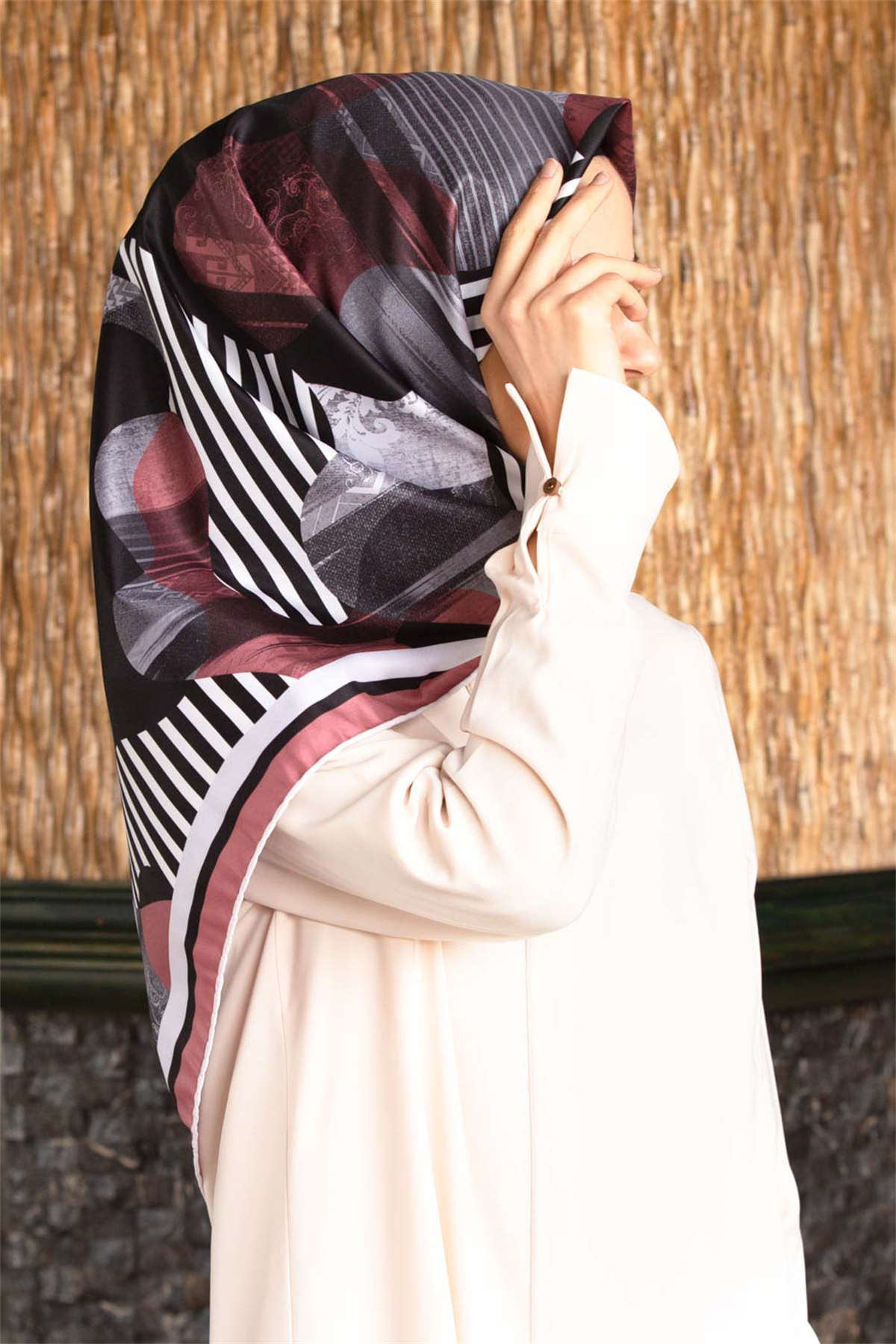 Twill Çizgili Geometrik Desenli Pudra Renkli 90x90 Eşarp (İpek İçermez)