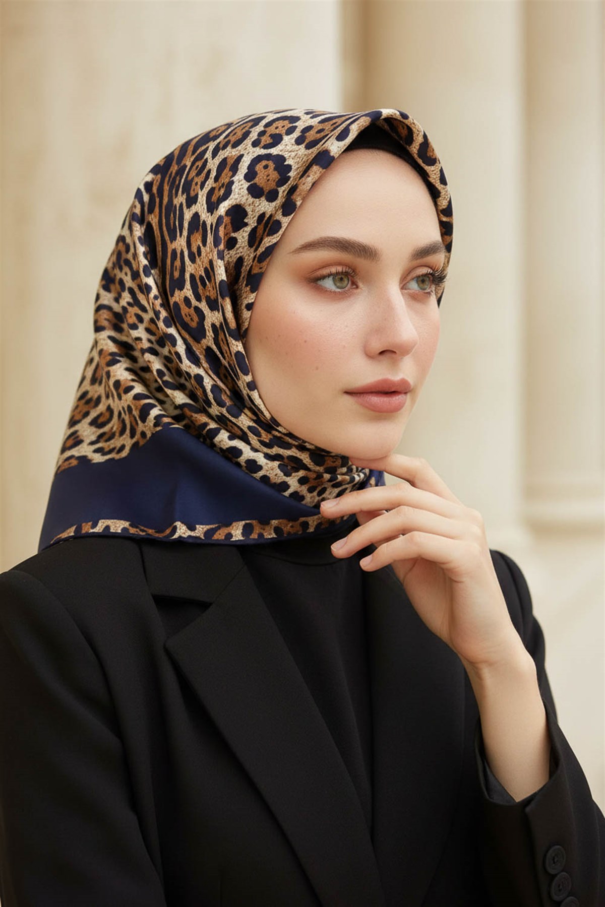 %100 Twill İpek Leopar Desenli Lacivert Renkli 90x90 Eşarp Dikim Şekli : El Dikişi