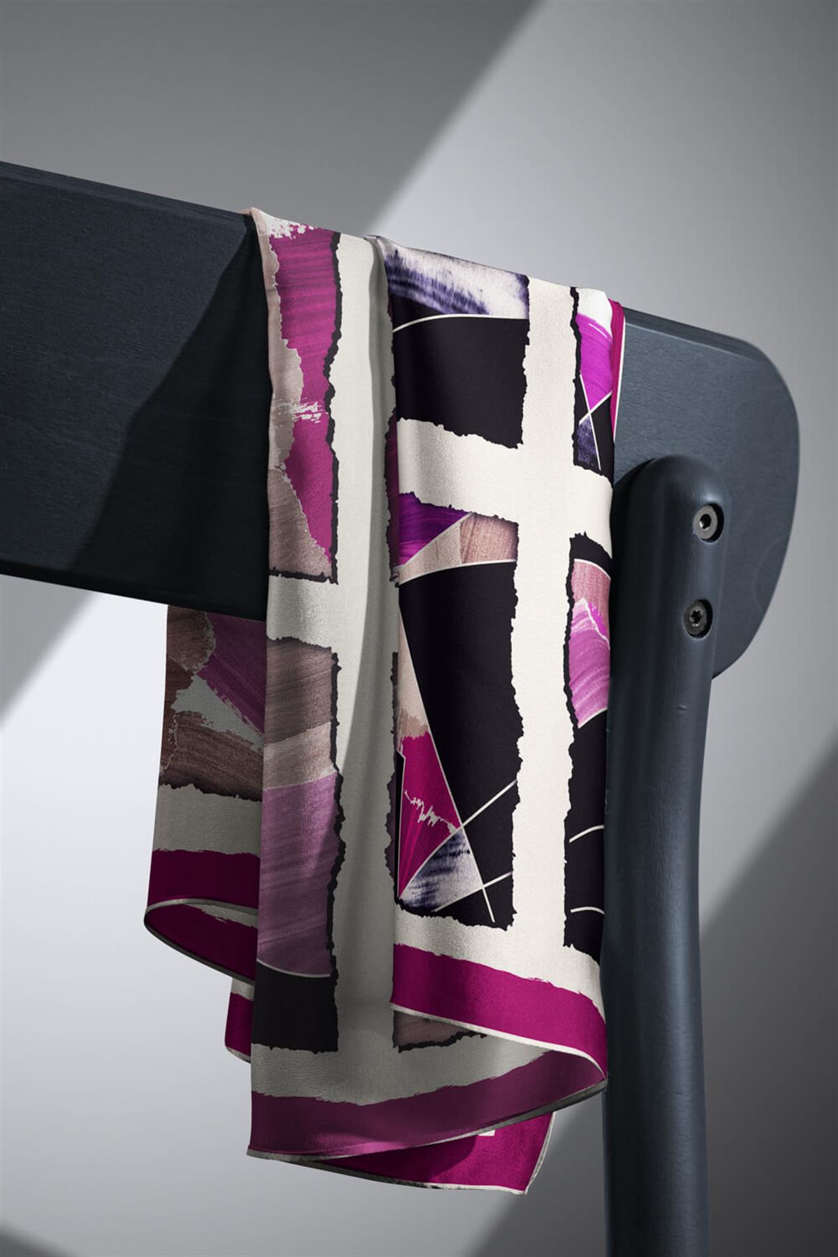 %100 Twill İpek Geometrik Desenli Mürdüm - Somon Renkli 90x90 Eşarp Dikim Şekli : El Dikişi