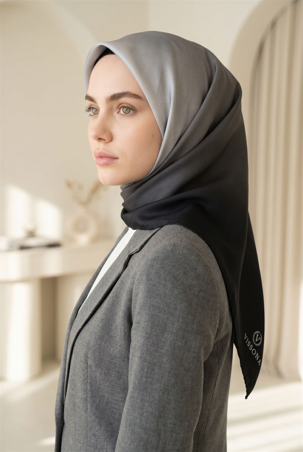 %100 Twill İpek Degrade Desenli Siyah - Gri Renkli 90x90 Eşarp Dikim Şekli : El Dikişi