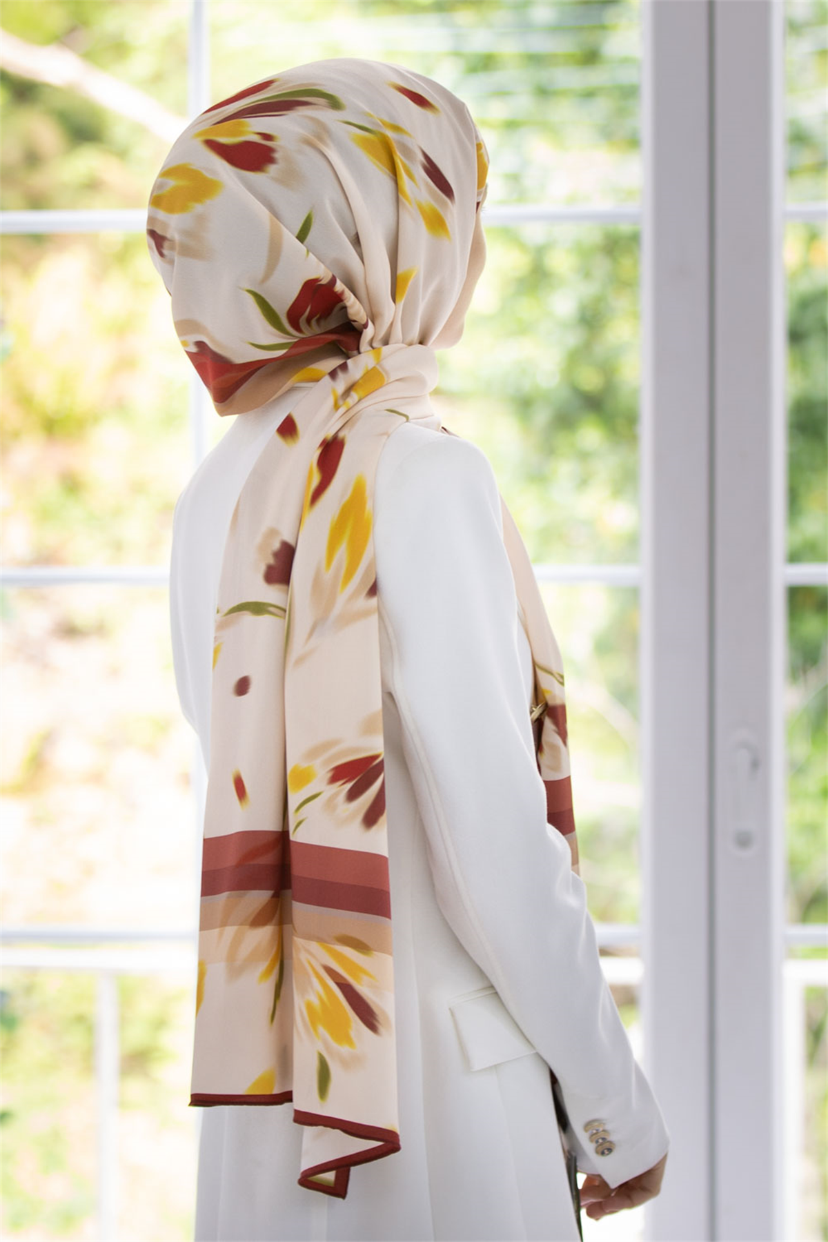 LÜKS MEDİNE İPEĞİ LALE DESENLİ BORDO RENKLİ 75X195 KIRIŞMAZ ŞAL MOSS KREP DİKİŞ TİPİ İTALYAN DİKİŞLİ