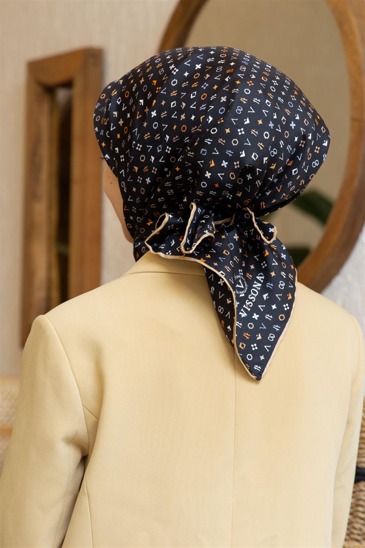 %100 Twill İpek Çıtır Motif Desenli Siyah - Bej Renkli 90x90 Eşarp Dikim Şekli : El Dikişi