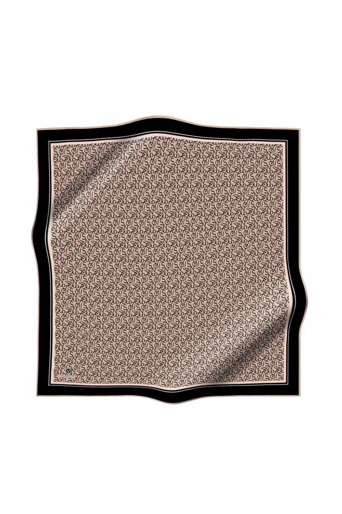 %100 Twill İpek Harf Desenli Bej - Siyah Renkli 90x90 Eşarp Dikim Şekli : El Dikişi
