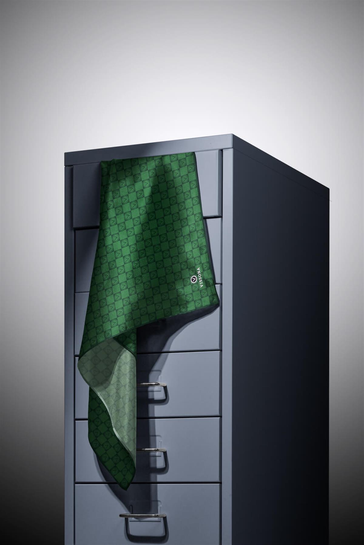 %100 Twill İpek Monogram Desenli Zümrüt Yeşili Renkli 90x90 Eşarp Dikim Şekli : El Dikişi