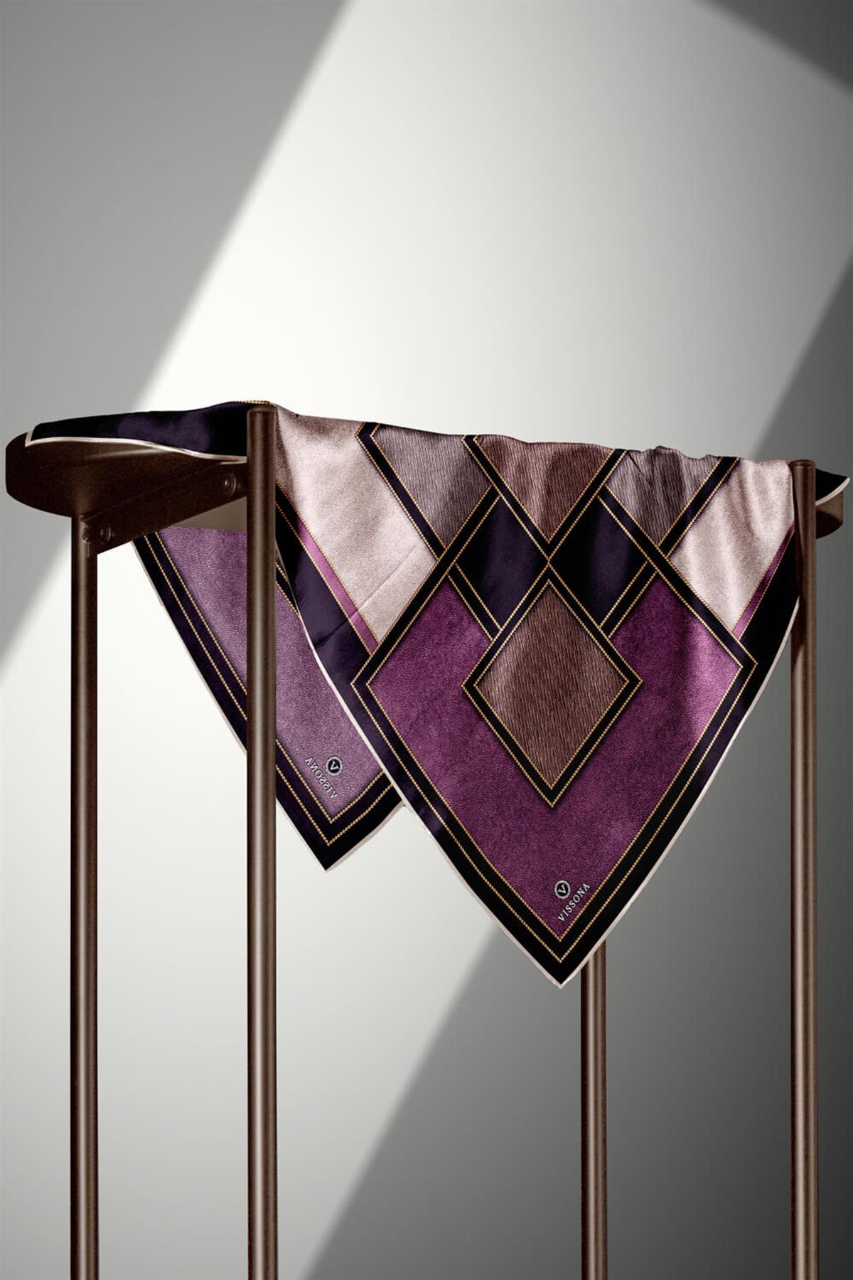 100% Twill İpek Gold Detaylı Kare Desenli Siyah - Mürdüm Renkli 90x90 Dikim Şekli : El Dikişi