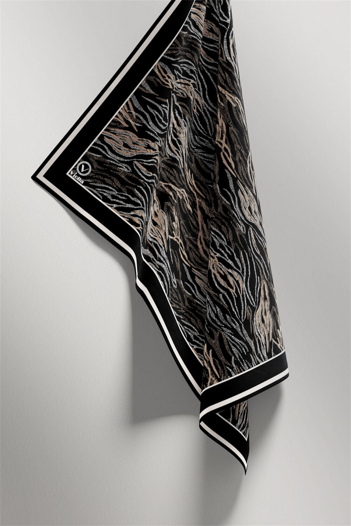 Twill Soyut Çizgi Desenli Siyah Renkli 90x90 Eşarp (İpek İçermez) Kenar Dikiş Şekli El Dikişli