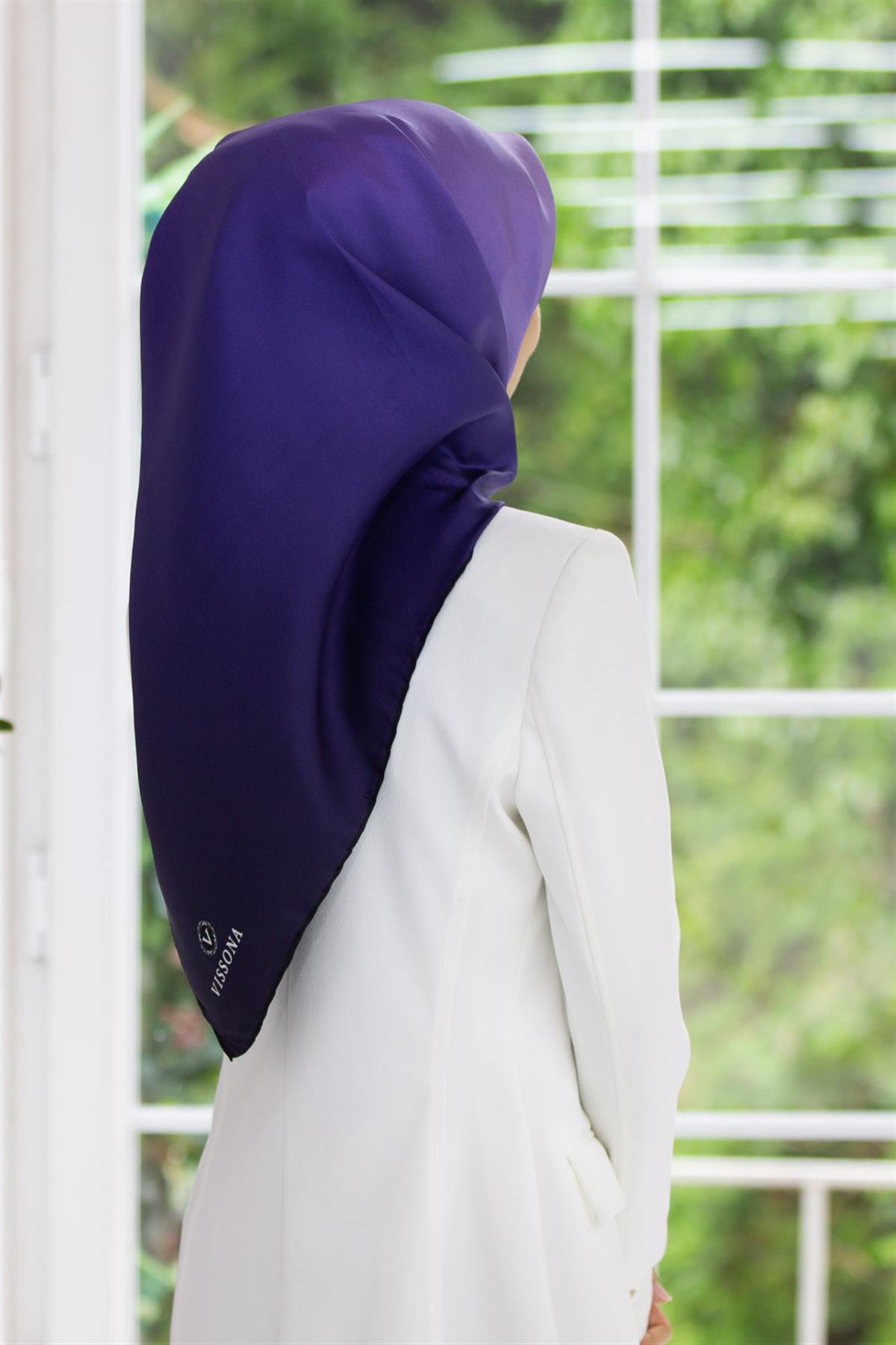 %100 Twill İpek Degrade Desenli Mor Renkli 90x90 Eşarp Dikim Şekli : El Dikişi