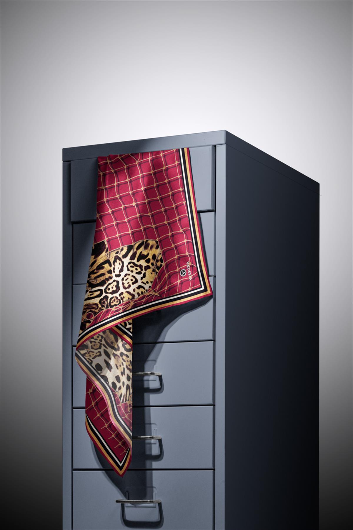 %100 Twill İpek Leopar Desenli Bordo Renkli 90x90 Eşarp Dikim Şekli : El Dikişi