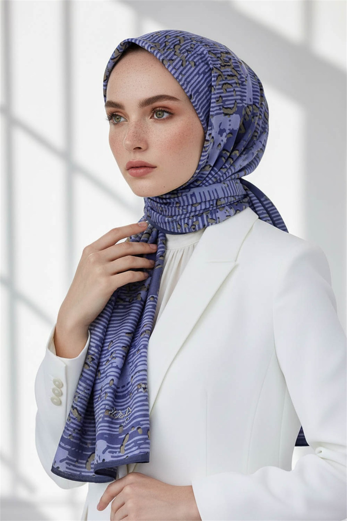 KREP ESKİTME DESENLİ LACİVERT RENKLİ 75X195 KIRIŞMAZ ŞAL