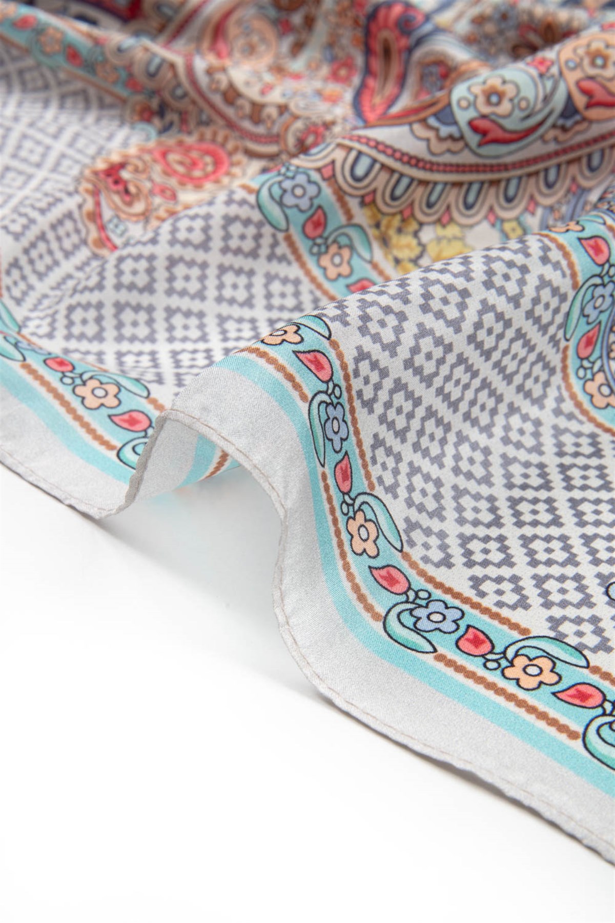 %100 İPEK ETRO DESENLİ GRİ - NAR ÇİÇEĞİ RENKLİ ŞAL