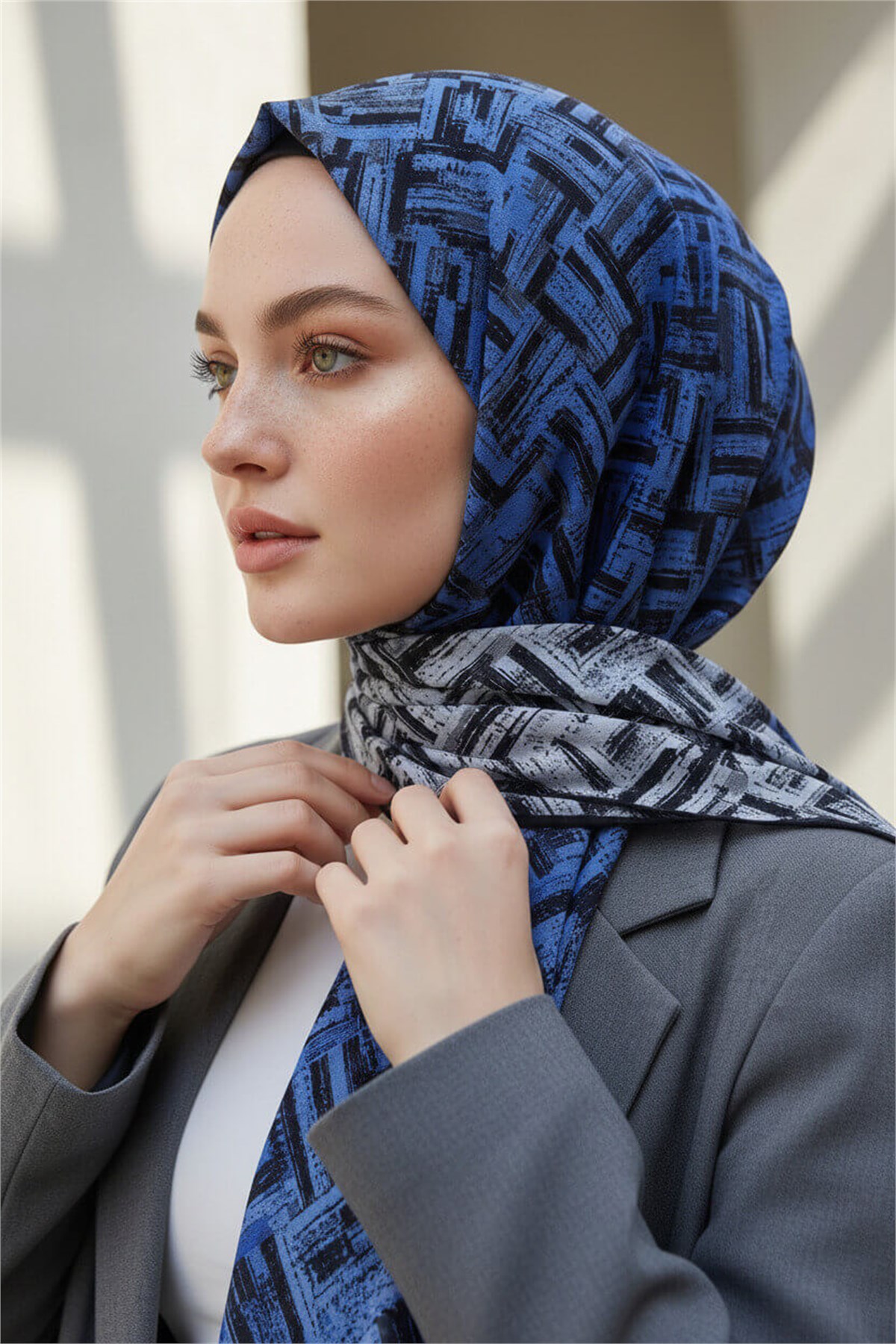 KREP DEGRADELİ ÇİZGİ DESENLİ SAKS RENKLİ 75X195 KIRIŞMAZ ŞAL