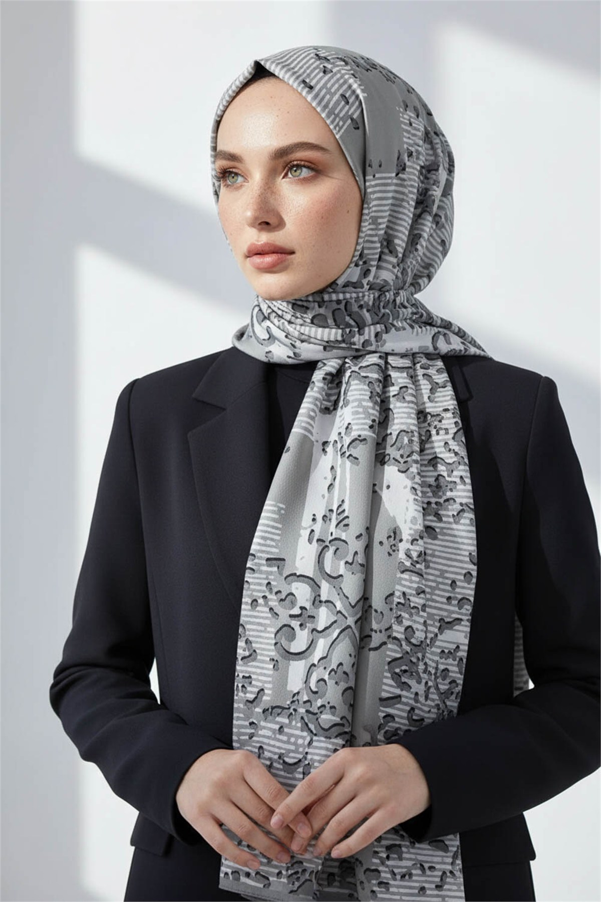 KREP ESKİTME DESENLİ GÜMÜŞ RENKLİ 75X195 KIRIŞMAZ ŞAL