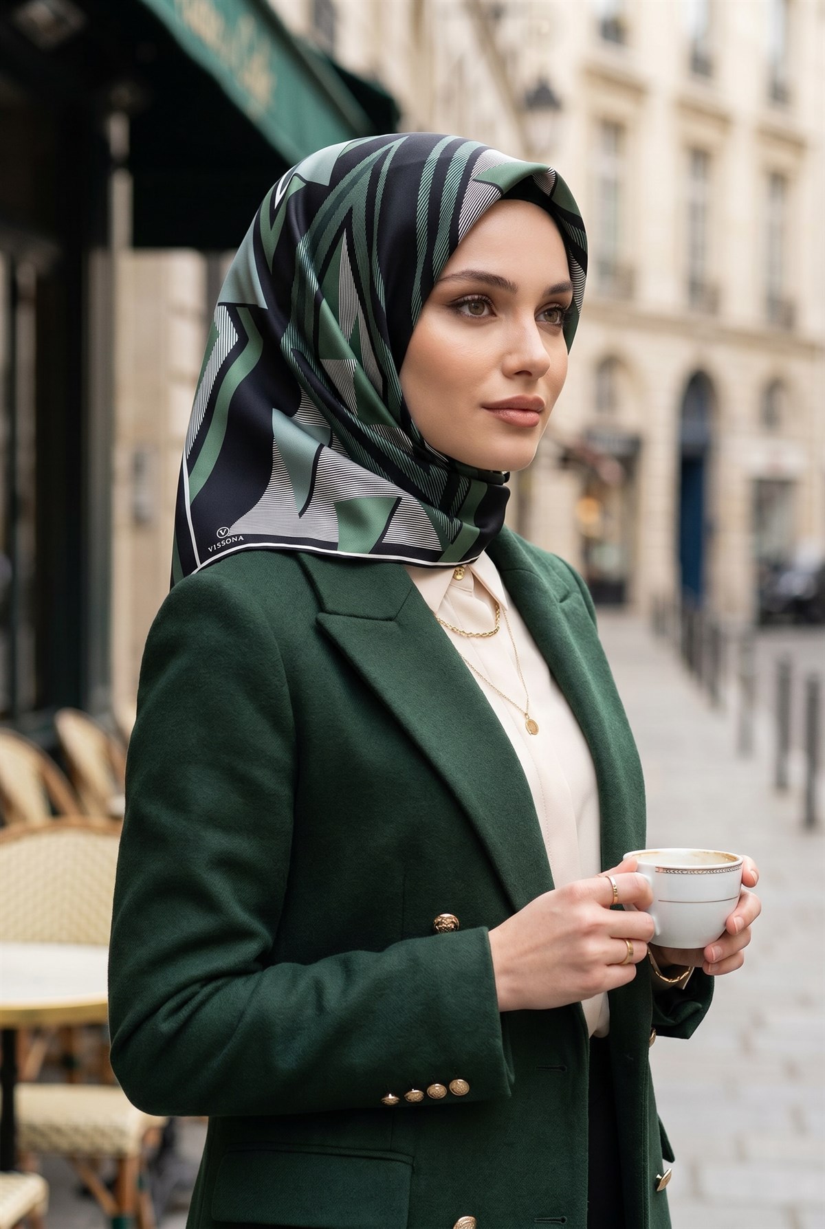 %100 Twill İpek Geometrik Desenli Zümrüt Yeşili - Siyah Renkli 90x90 Eşarp Dikim Şekli : El Dikişi