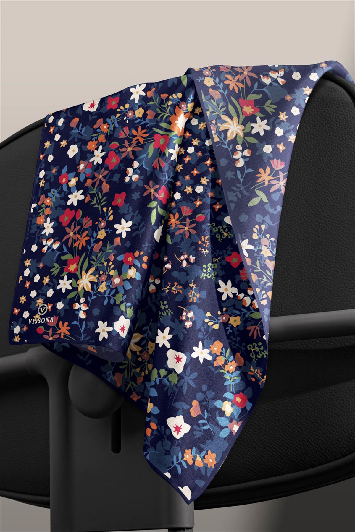 %100 Twill İpek Çıtır Çiçek Desenli Lacivert - Kırmızı Renkli 90x90 Eşarp Dikim Şekli : El Dikişi