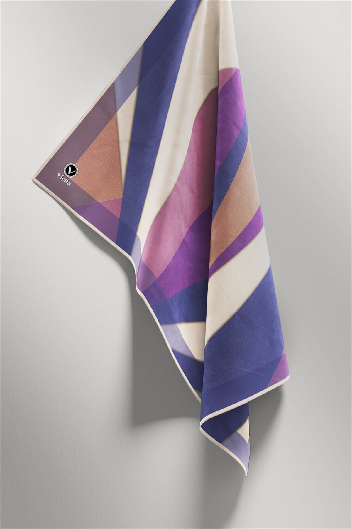 Twill Geometrik Desenli İndigo - Saks Renkli 90x90 Eşarp (İpek İçermez) Dikim Şekli : El Dikişi