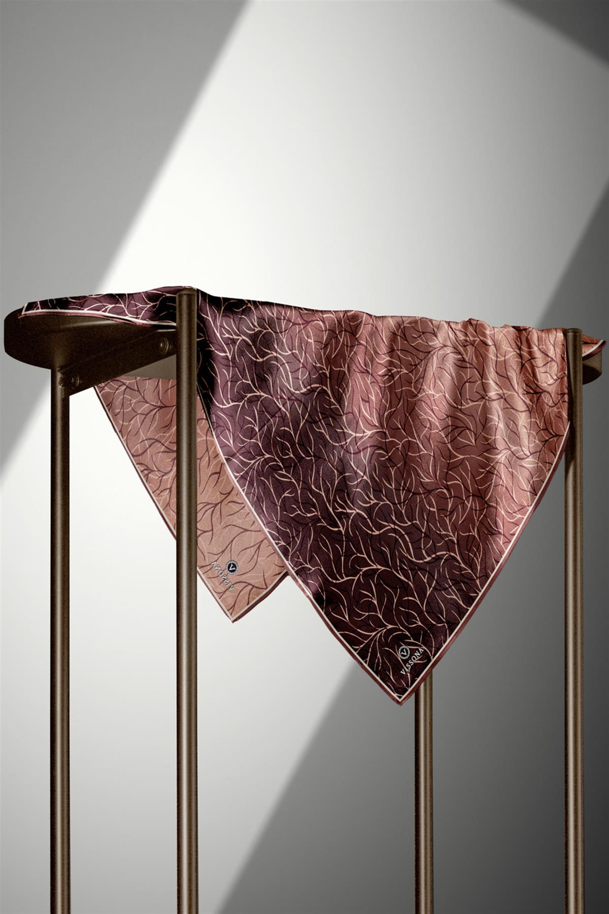 %100 Twill İpek Degrade Desenli Bakır Renkli 90x90 Eşarp Dikim Şekli : El Dikişi