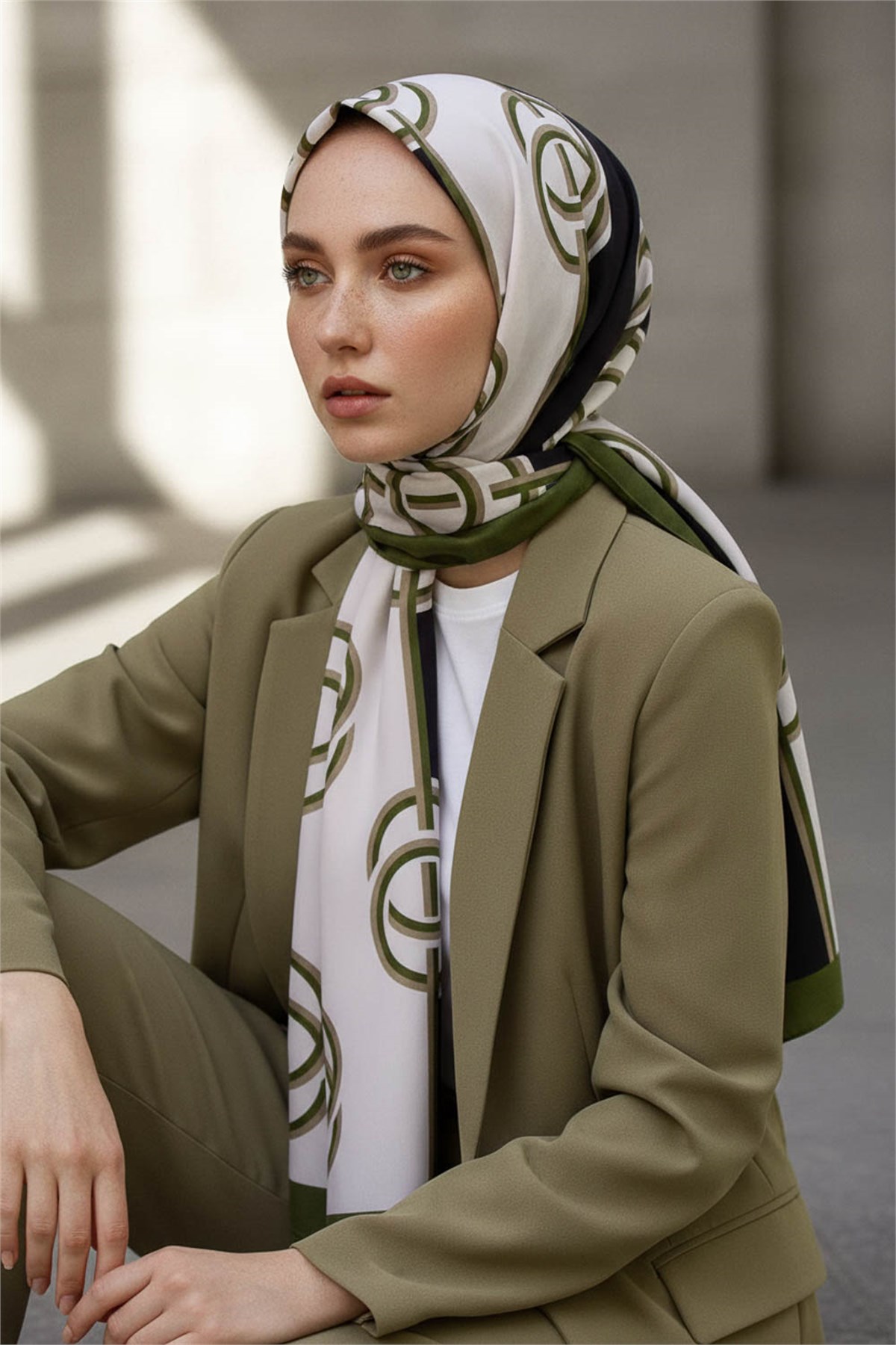 KREP ÇİZGİLİ DESENLİ HAKİ RENKLİ 75X195 KIRIŞMAZ ŞAL