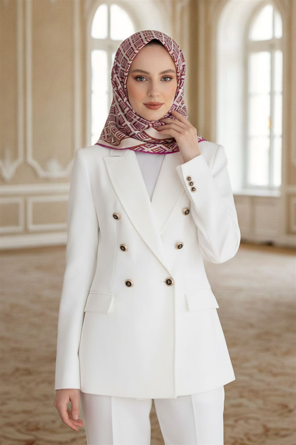% 57 İPEK % 43 VİSKON Twill İpek Geometrik Desenli Fuşya - Turuncu Renkli 90x90 Eşarp Dikim Şekli : El Dikişi