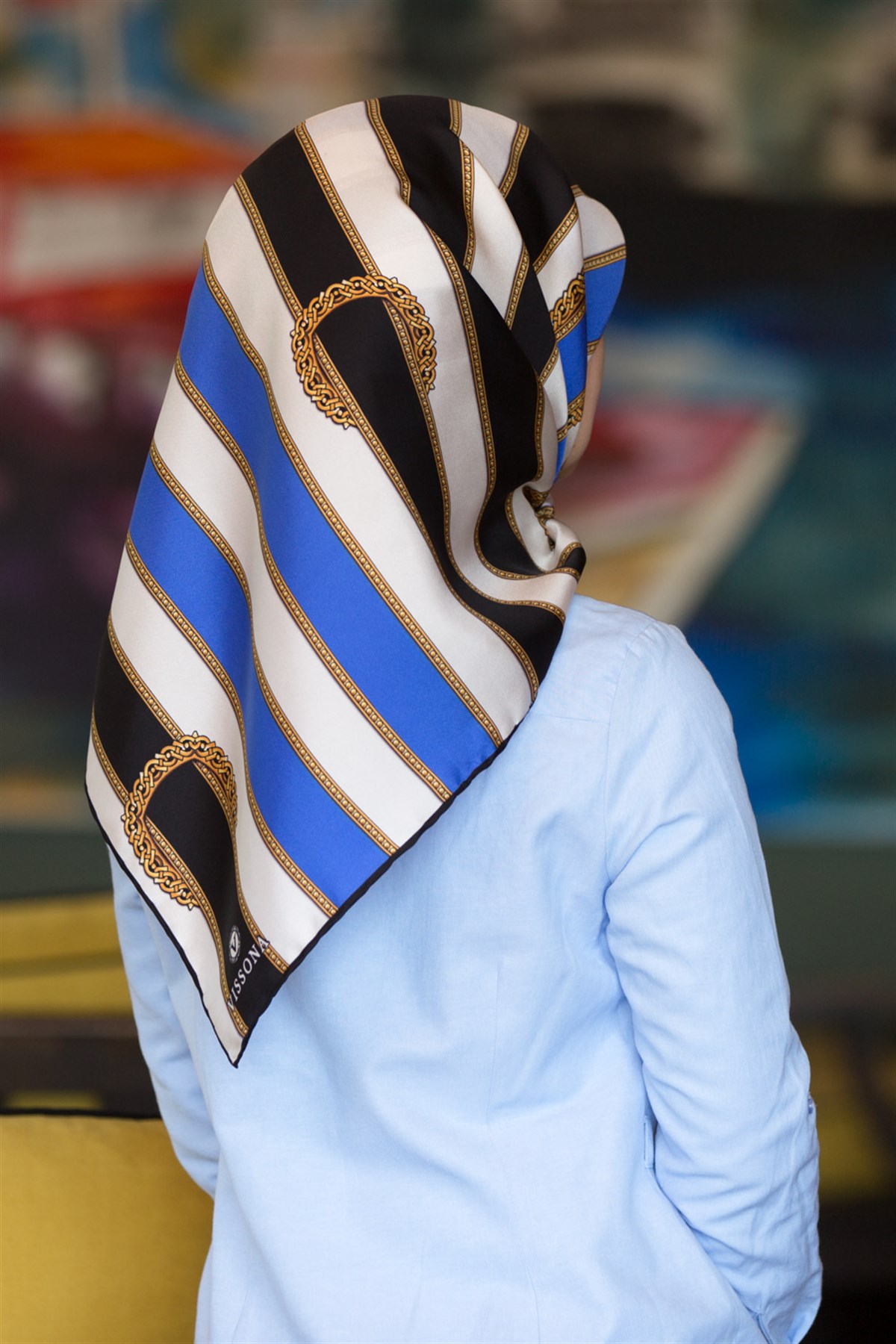 %100 Twill İpek Kemer Desenli Siyah - Saks Renkli 90x90 Eşarp Dikim Şekli : El Dikişi