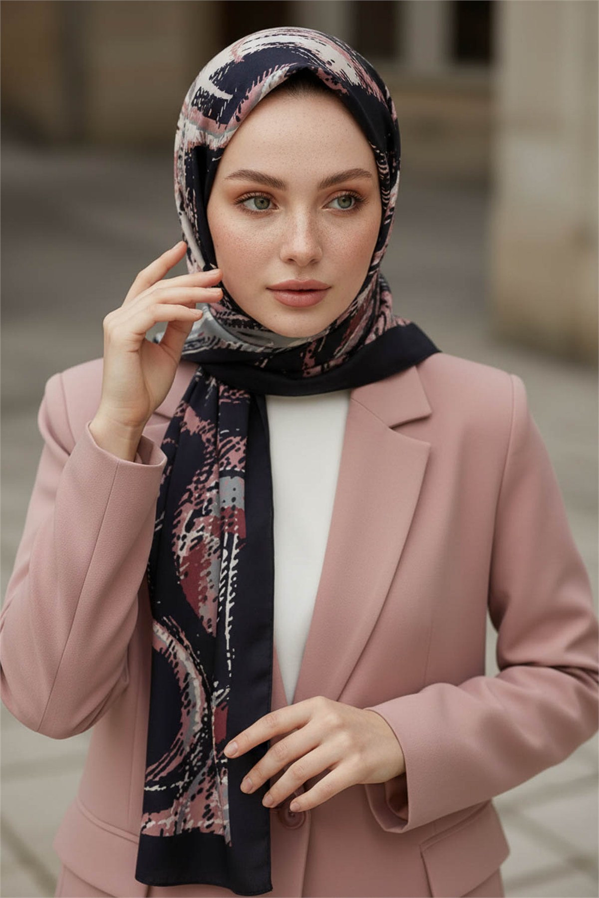 KREP DEGRADELİ ÇİZGİ DESENLİ PUDRA RENKLİ 75X195 KIRIŞMAZ ŞAL