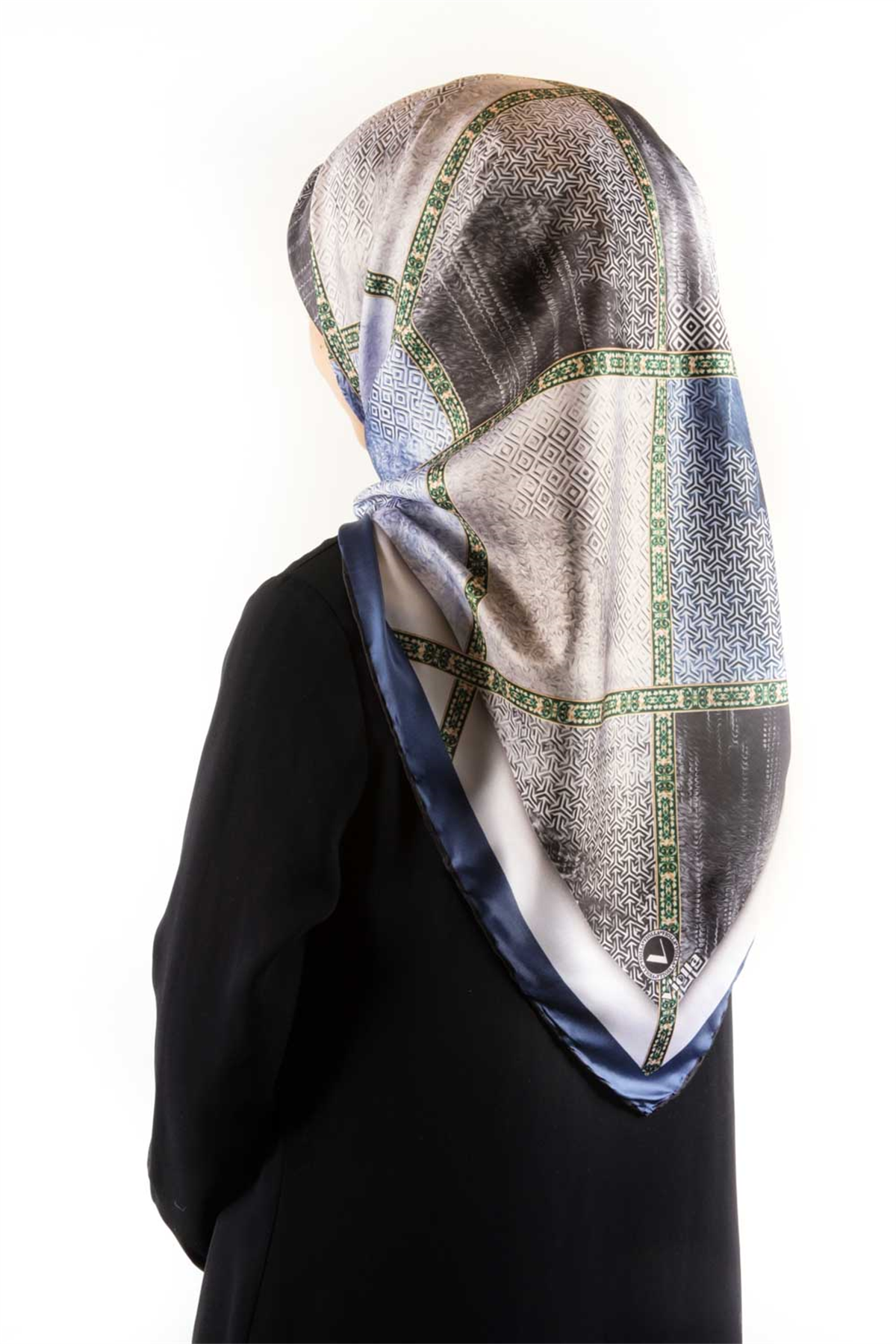 Twill Geometrik Desenli İndigo Renkli 90x90 Eşarp (İpek İçermez) Kenar Dikiş Şekli El Dikişli